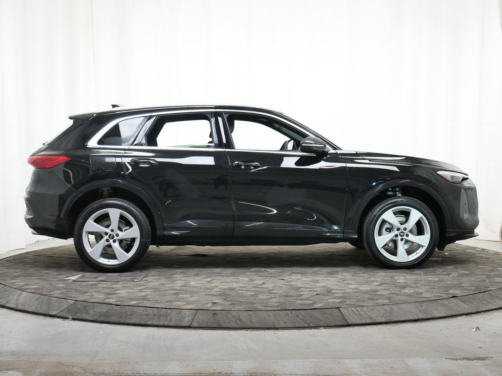 Thumbnail: 2025 Audi Q5 - 7