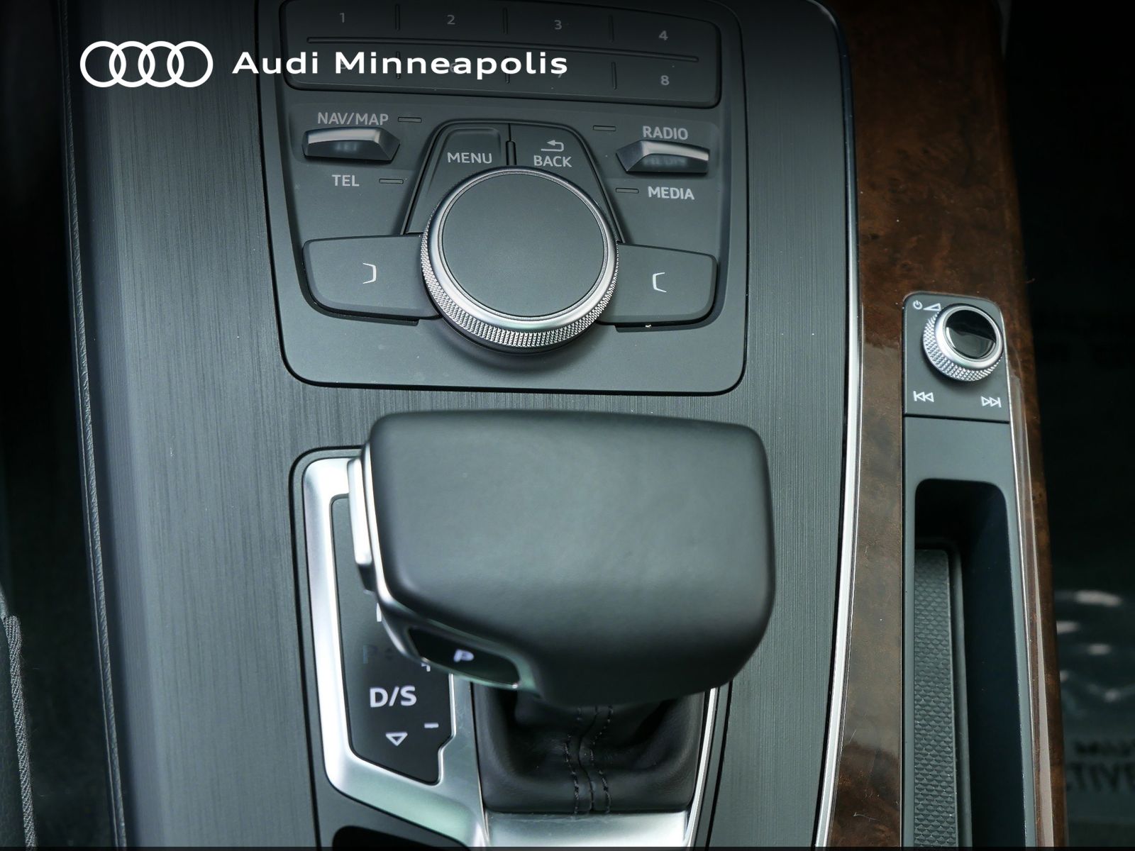 Thumbnail: 2020 Audi Q5 - 25