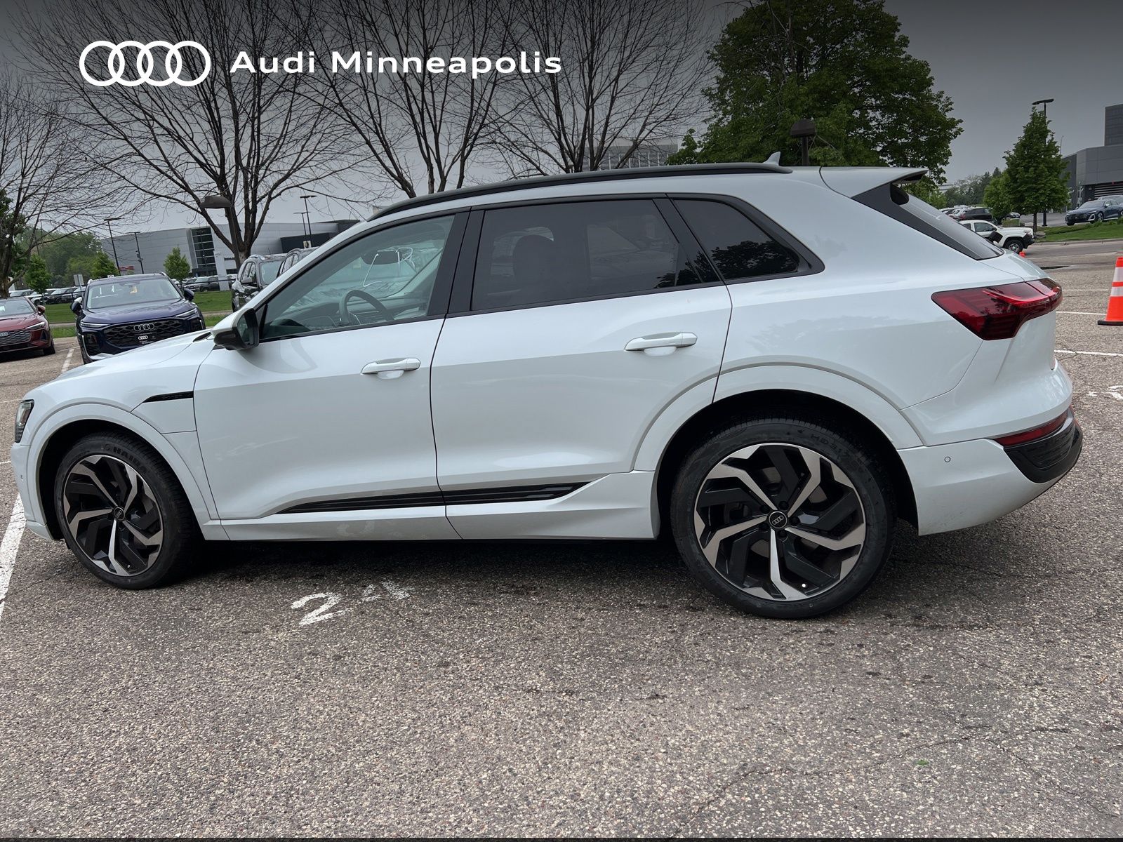 Thumbnail: 2024 Audi Q8 e-tron - 11