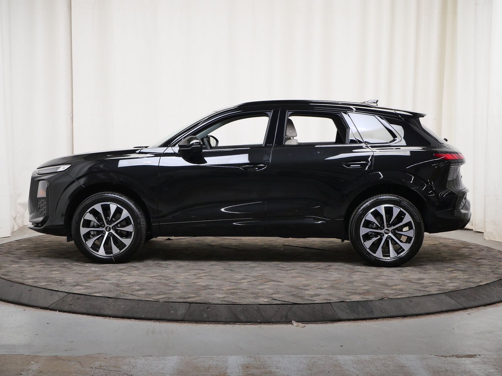 Thumbnail: 2026 Audi Q3 - 3