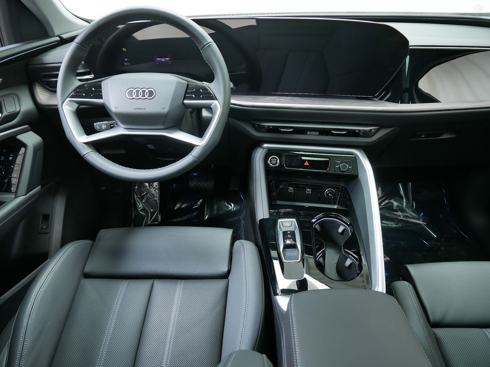 Thumbnail: 2025 Audi Q5 - 13