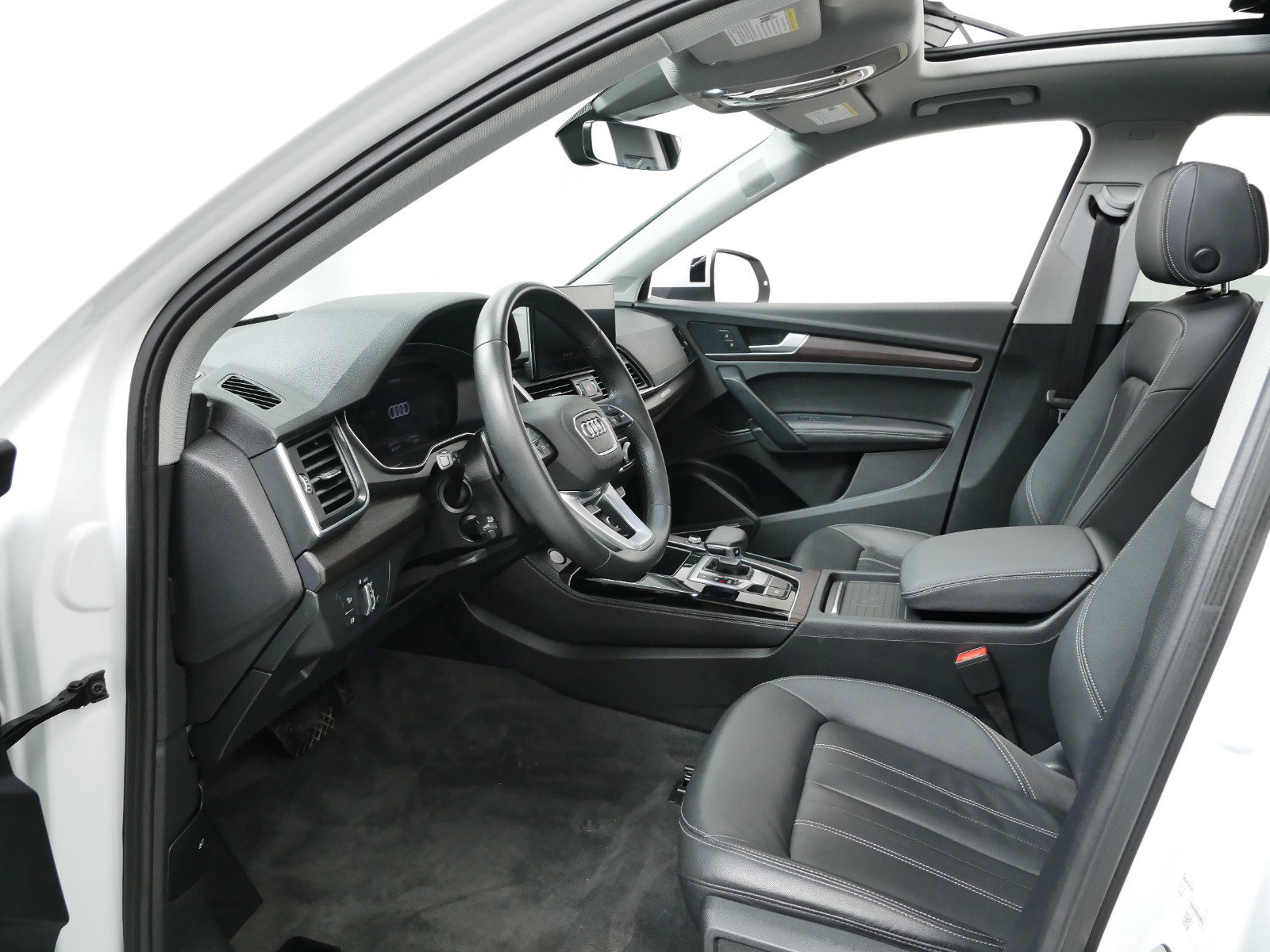 Used 2021 Audi Q5 Premium Plus with VIN WA1BAAFY2M2097103 for sale in Minneapolis, Minnesota