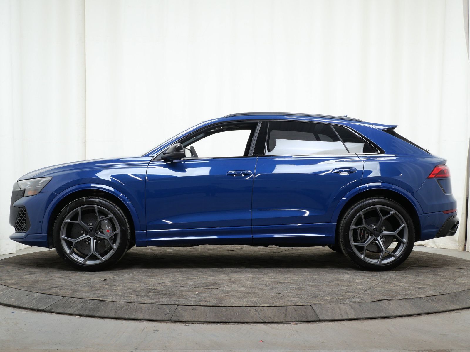 Thumbnail: 2026 Audi RS Q8 - 3