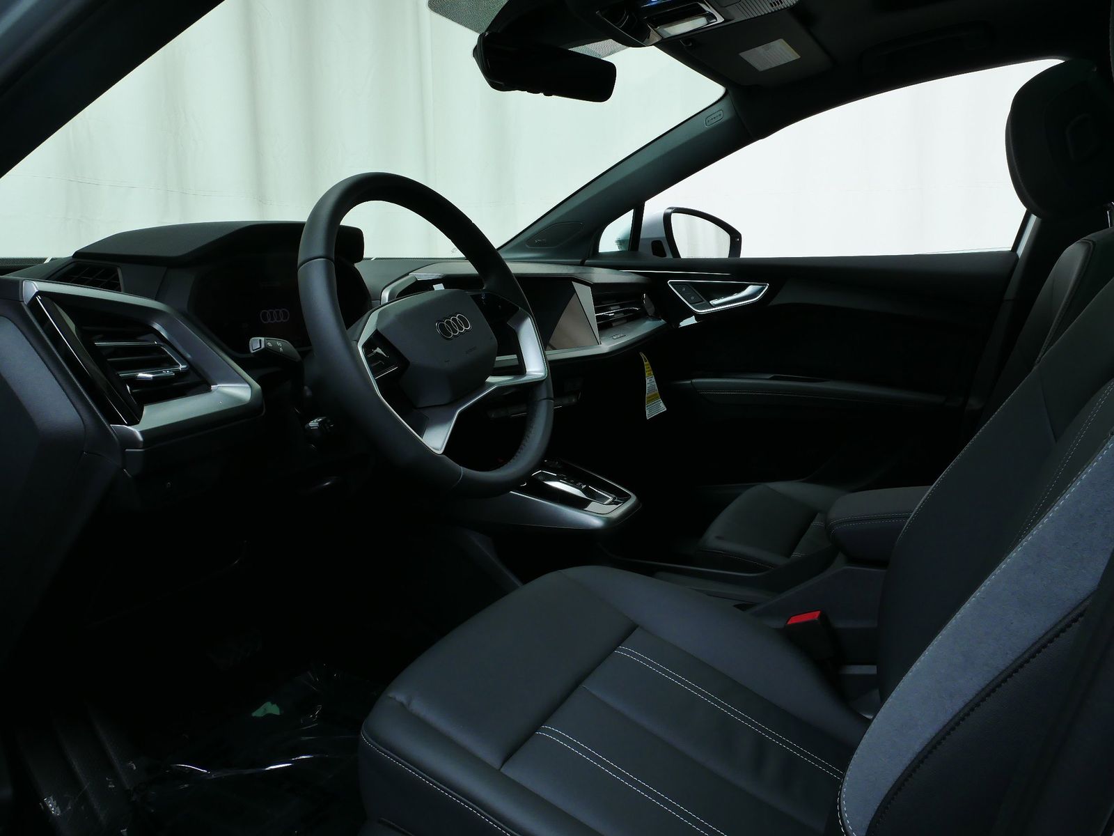 Thumbnail: 2025 Audi Q4 e-tron - 2
