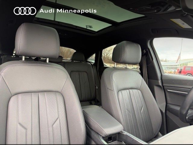 Thumbnail: 2023 Audi e-tron S - 20