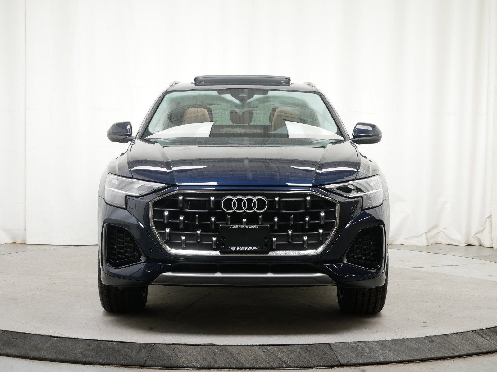 Thumbnail: 2025 Audi Q8 - 9