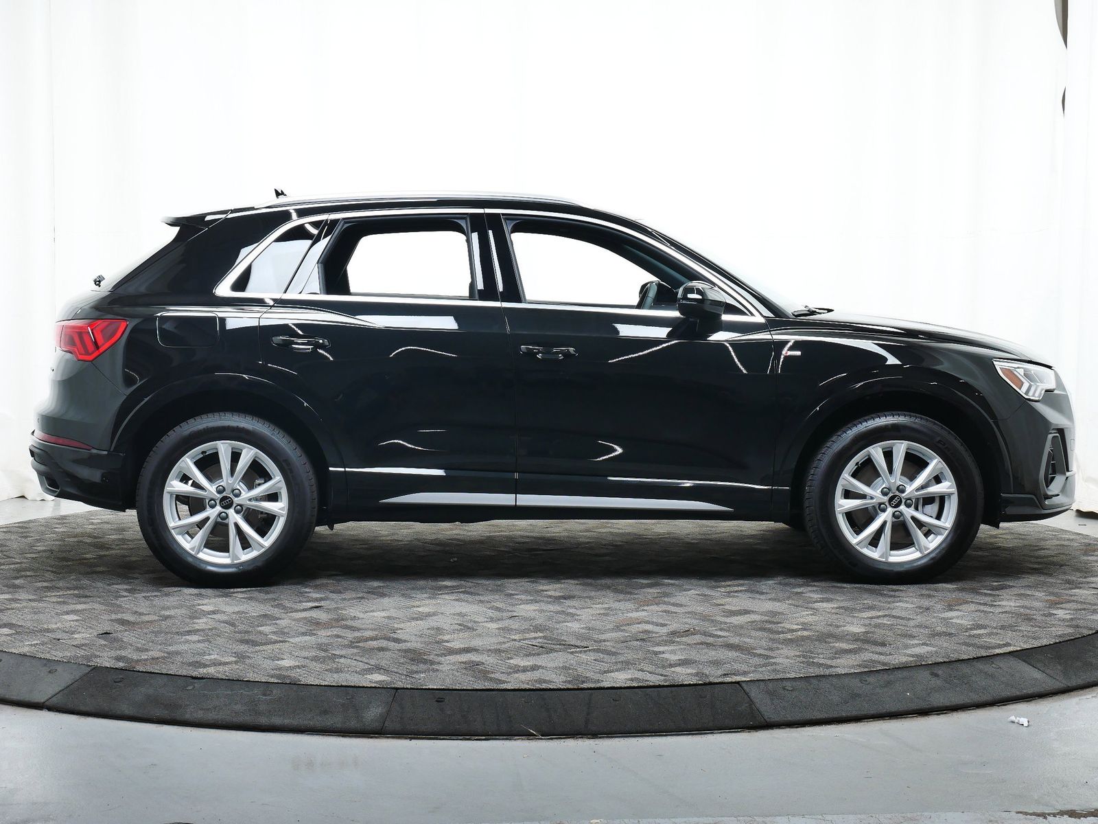 Thumbnail: 2025 Audi Q3 - 7