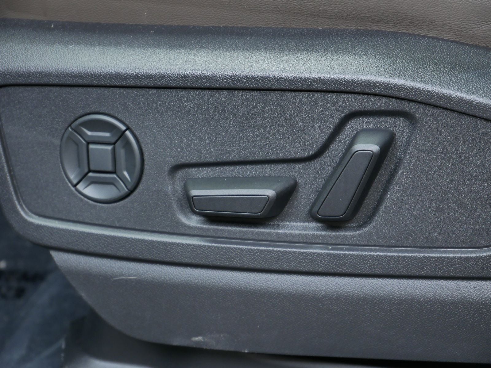 Thumbnail: 2025 Audi Q5 - 11