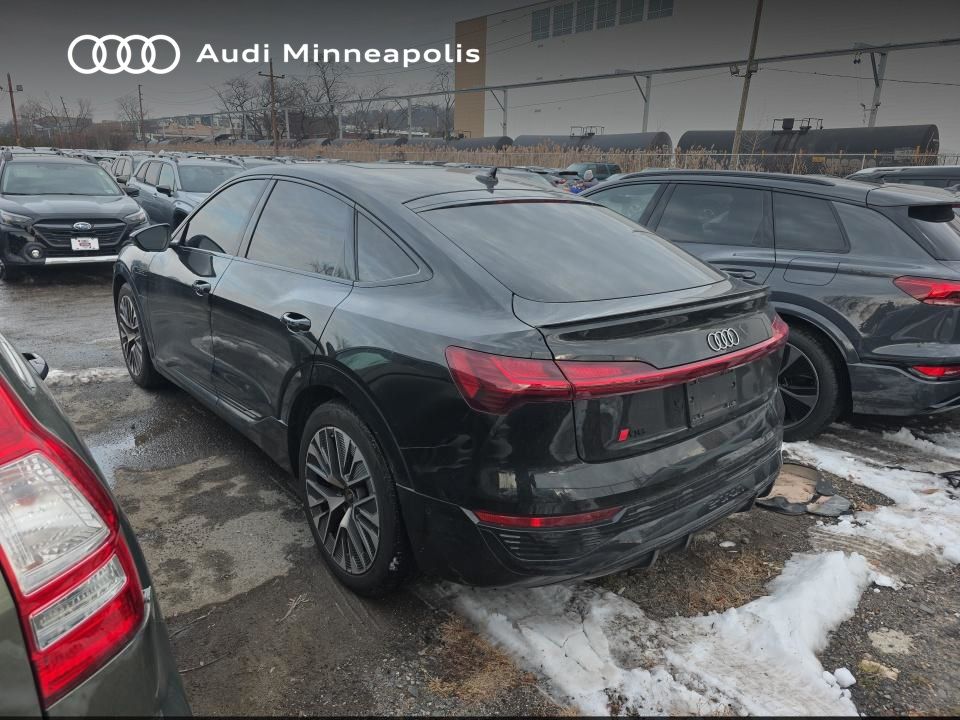 Thumbnail: 2024 Audi Q8 e-tron - 8