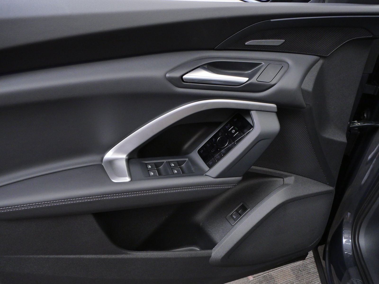 Thumbnail: 2026 Audi Q5 - 10