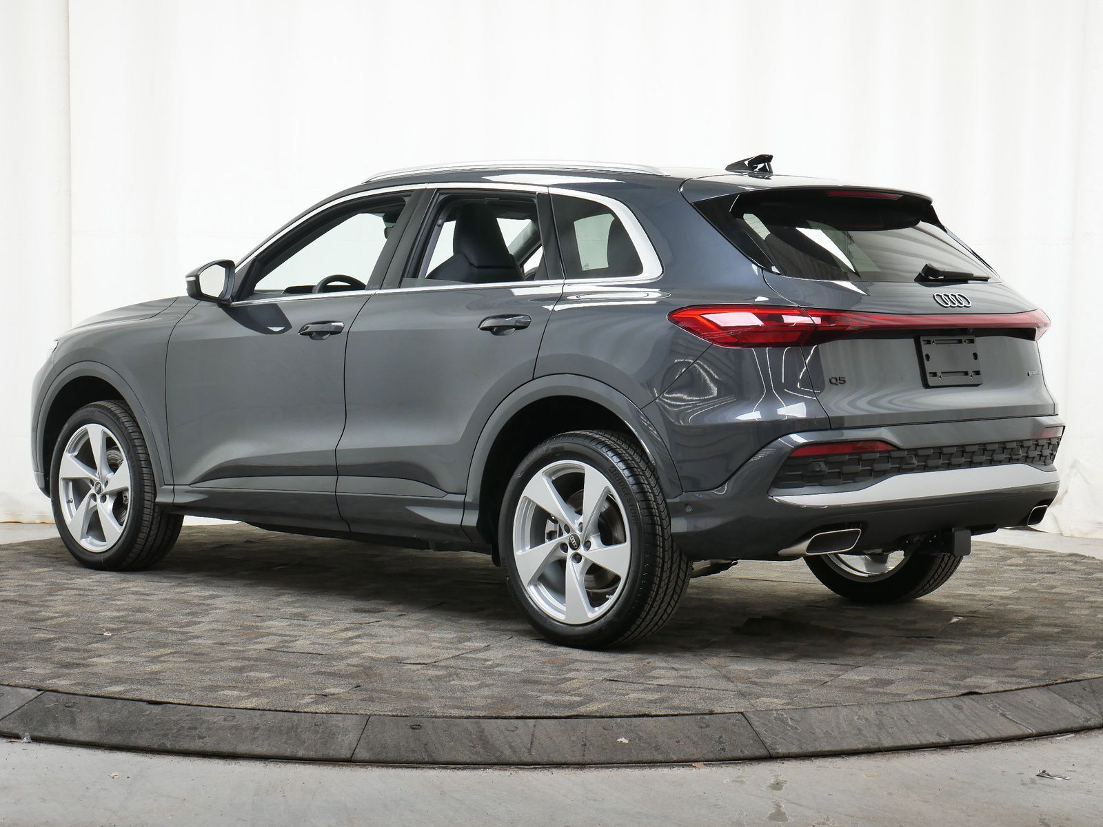 Thumbnail: 2025 Audi Q5 - 4
