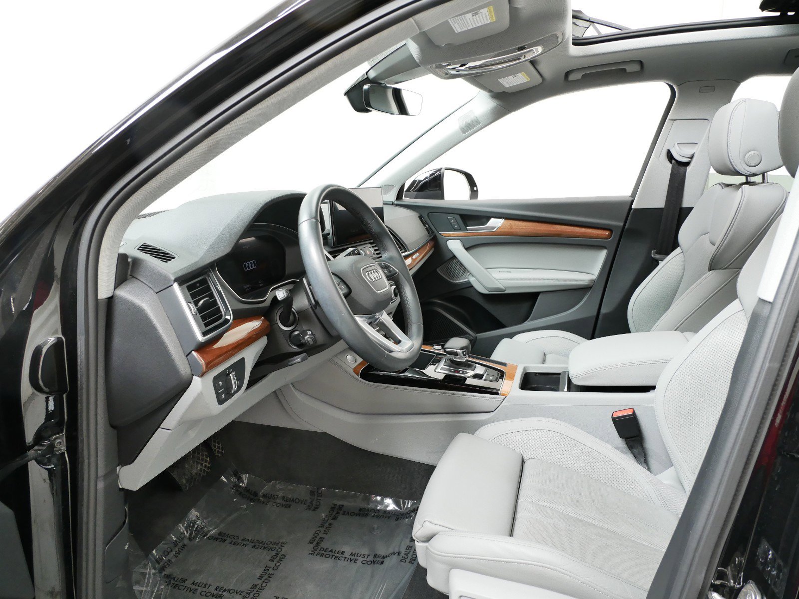Used 2021 Audi Q5 Premium Plus with VIN WA1BAAFY8M2066289 for sale in Minneapolis, Minnesota