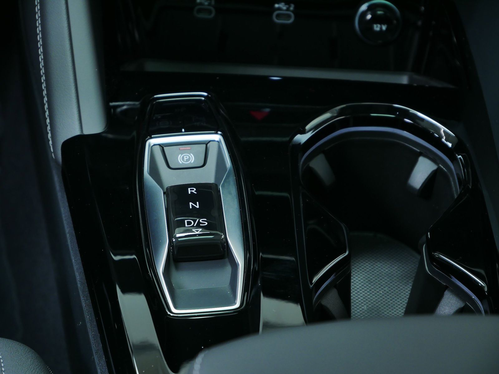 Thumbnail: 2025 Audi Q5 - 15