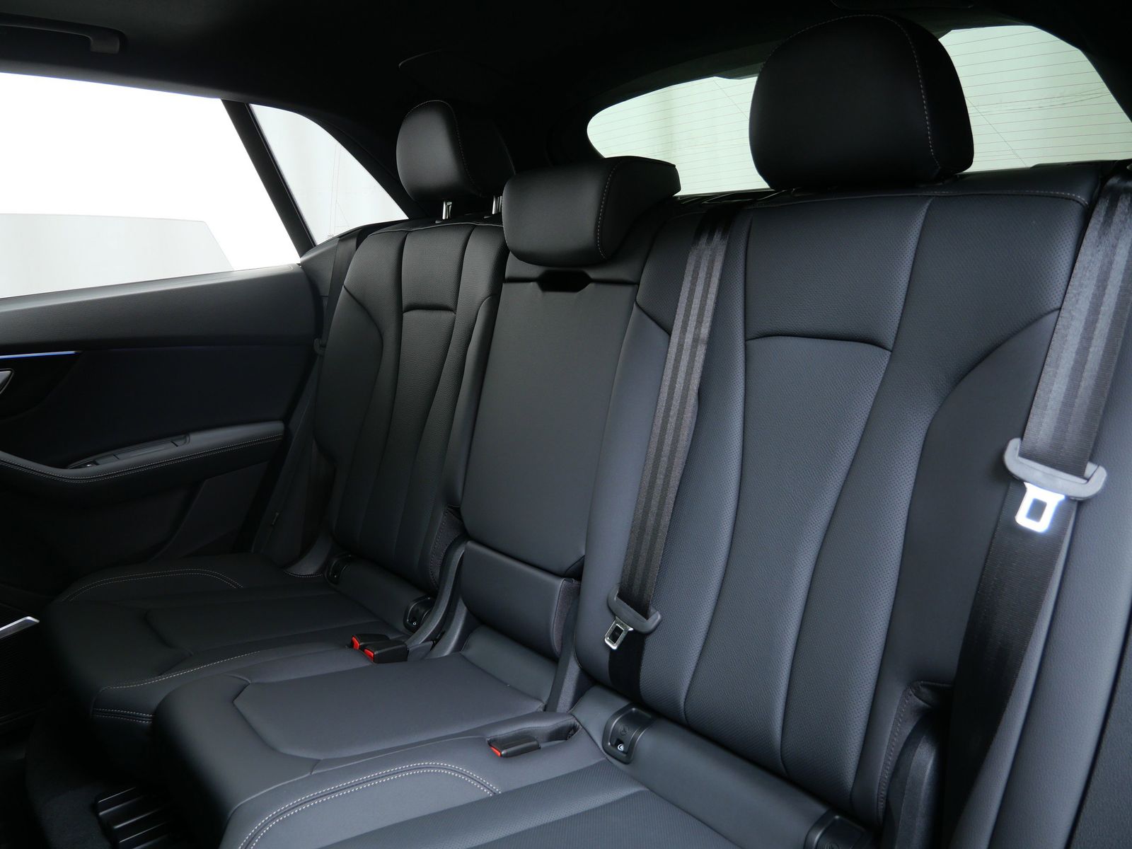 Thumbnail: 2026 Audi Q8 - 12