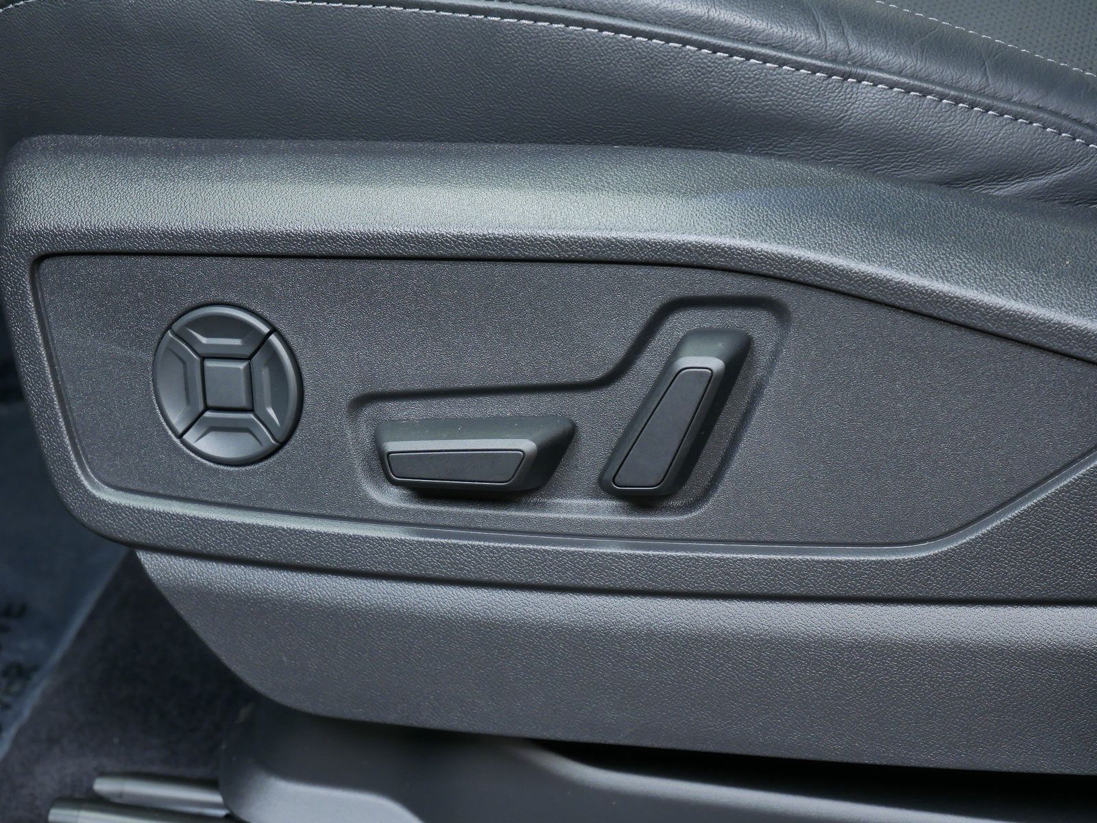 Thumbnail: 2025 Audi Q5 - 11