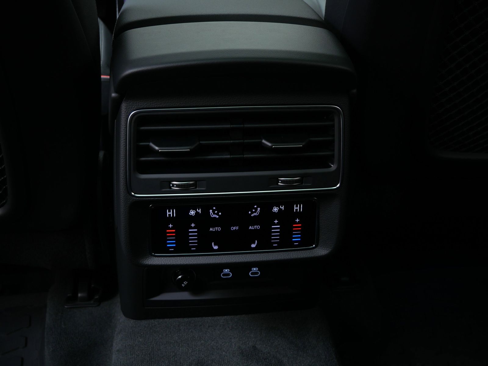 Thumbnail: 2026 Audi Q8 - 14