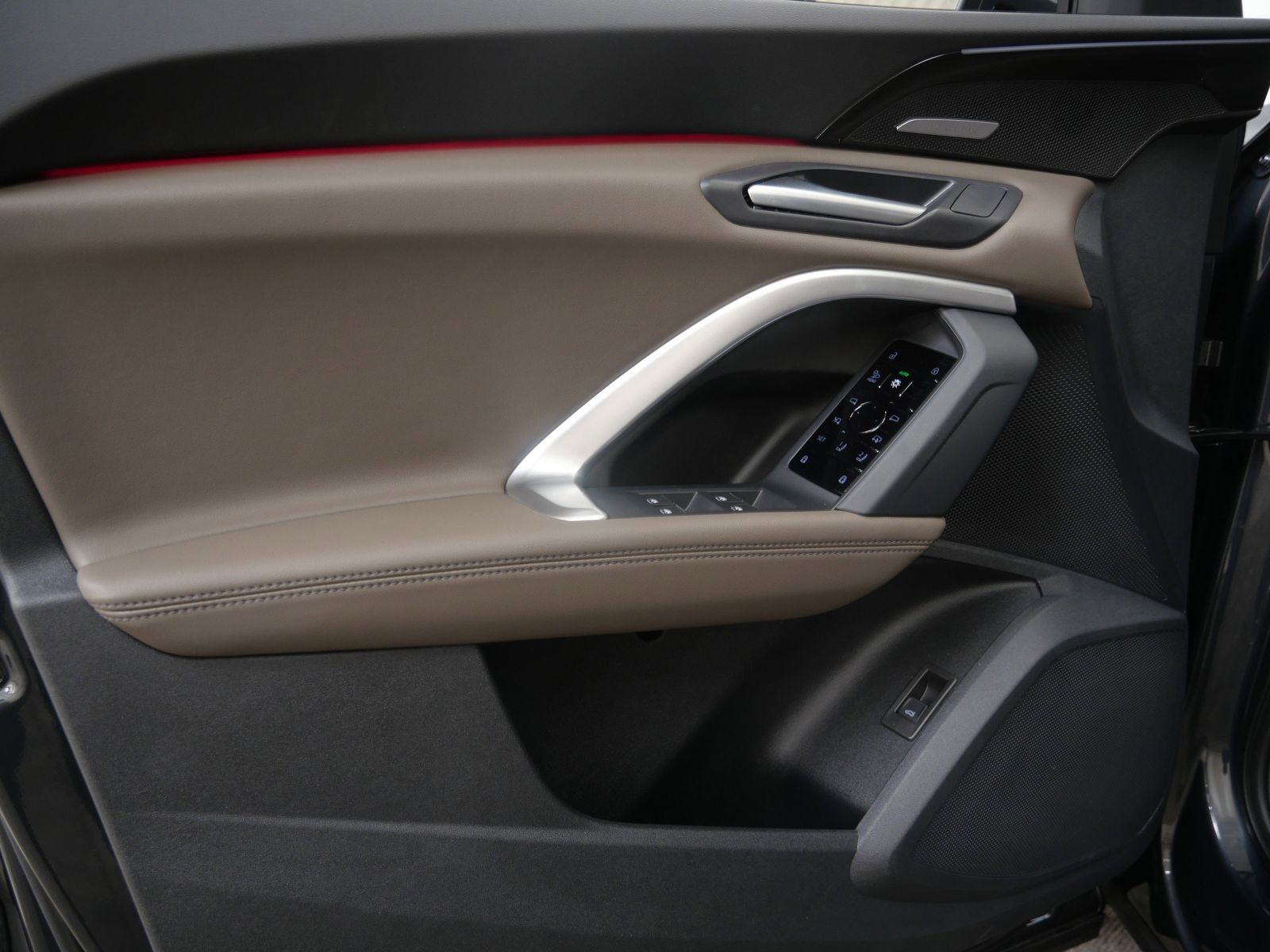 Thumbnail: 2025 Audi Q5 - 10