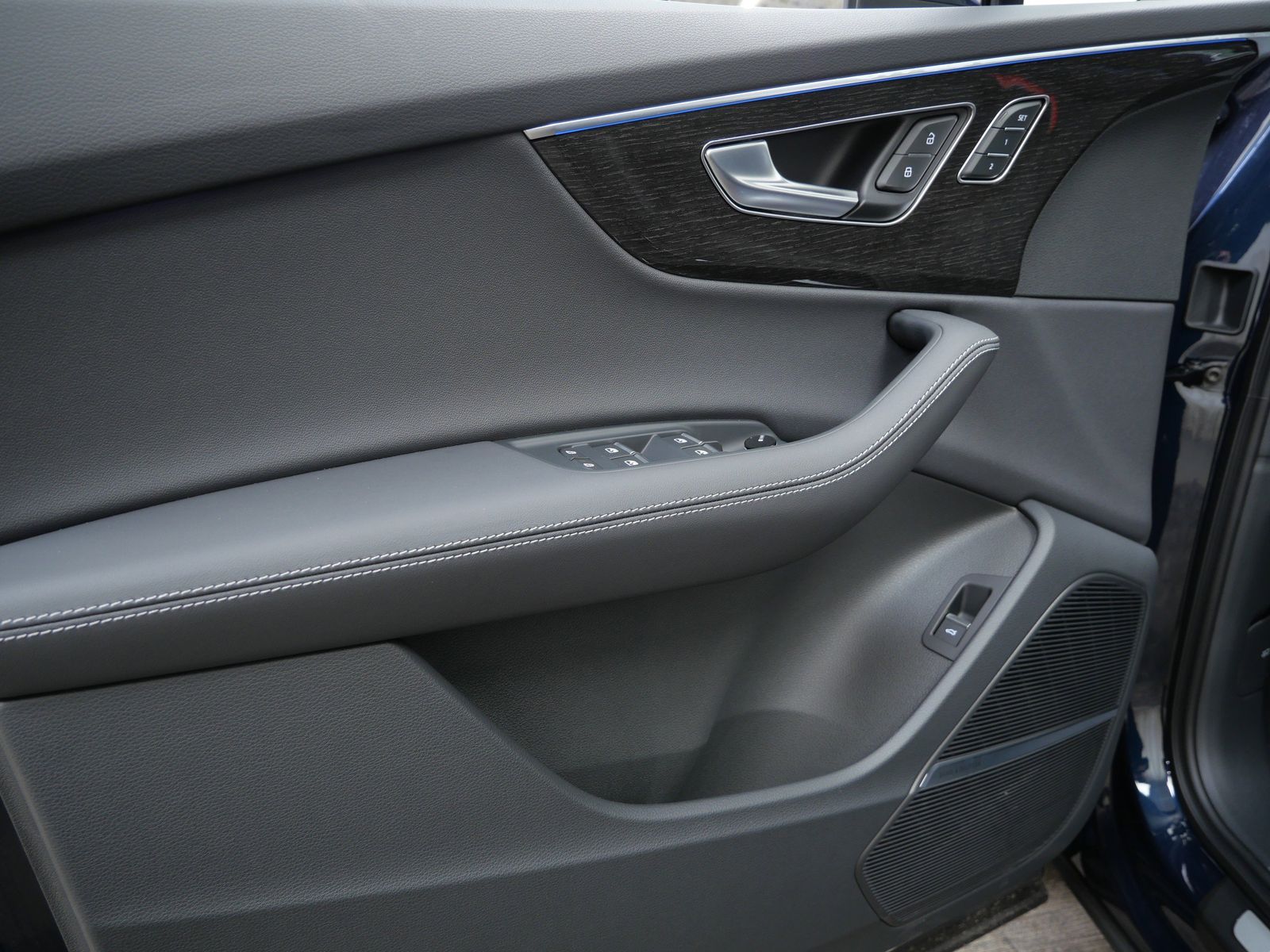 Thumbnail: 2026 Audi Q7 - 10