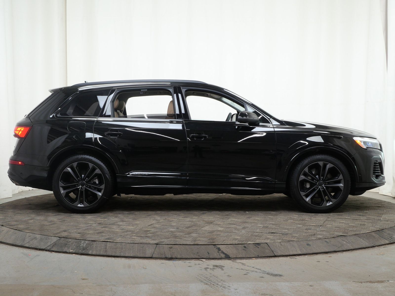 Thumbnail: 2026 Audi Q7 - 7