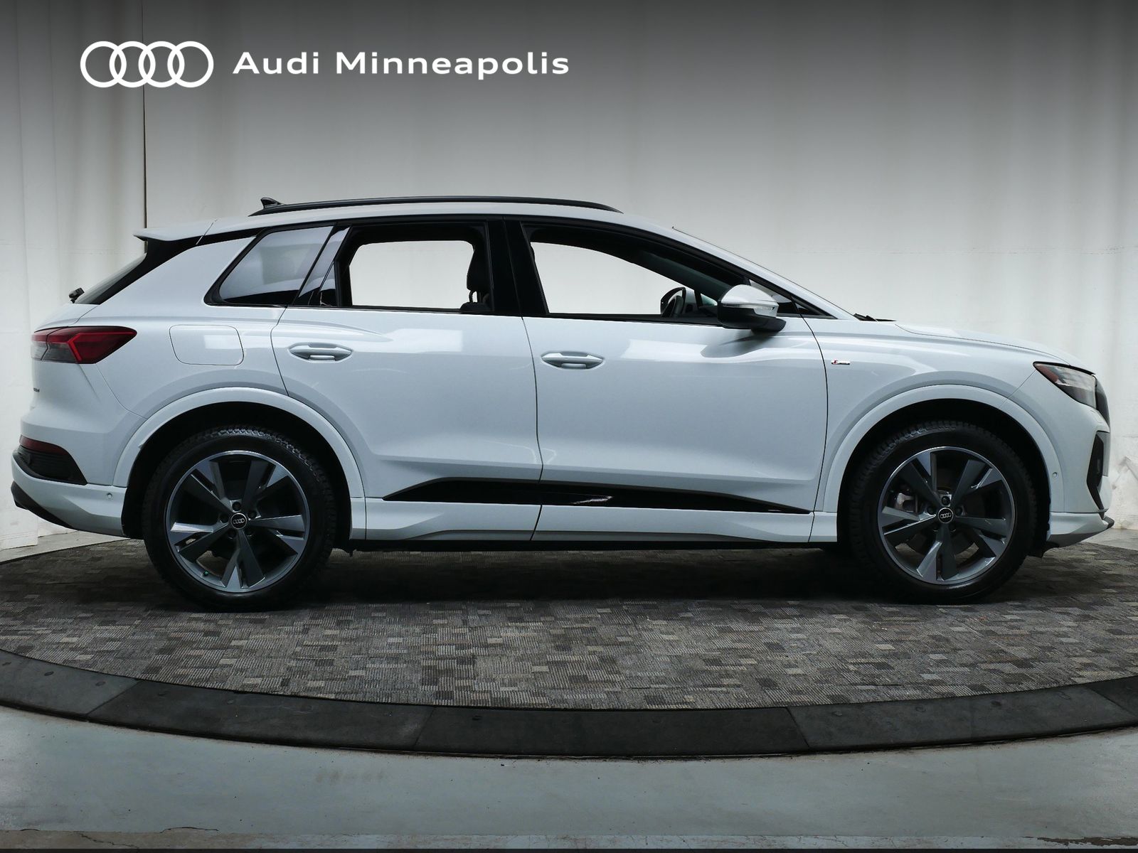 Thumbnail: 2023 Audi Q4 e-tron - 9