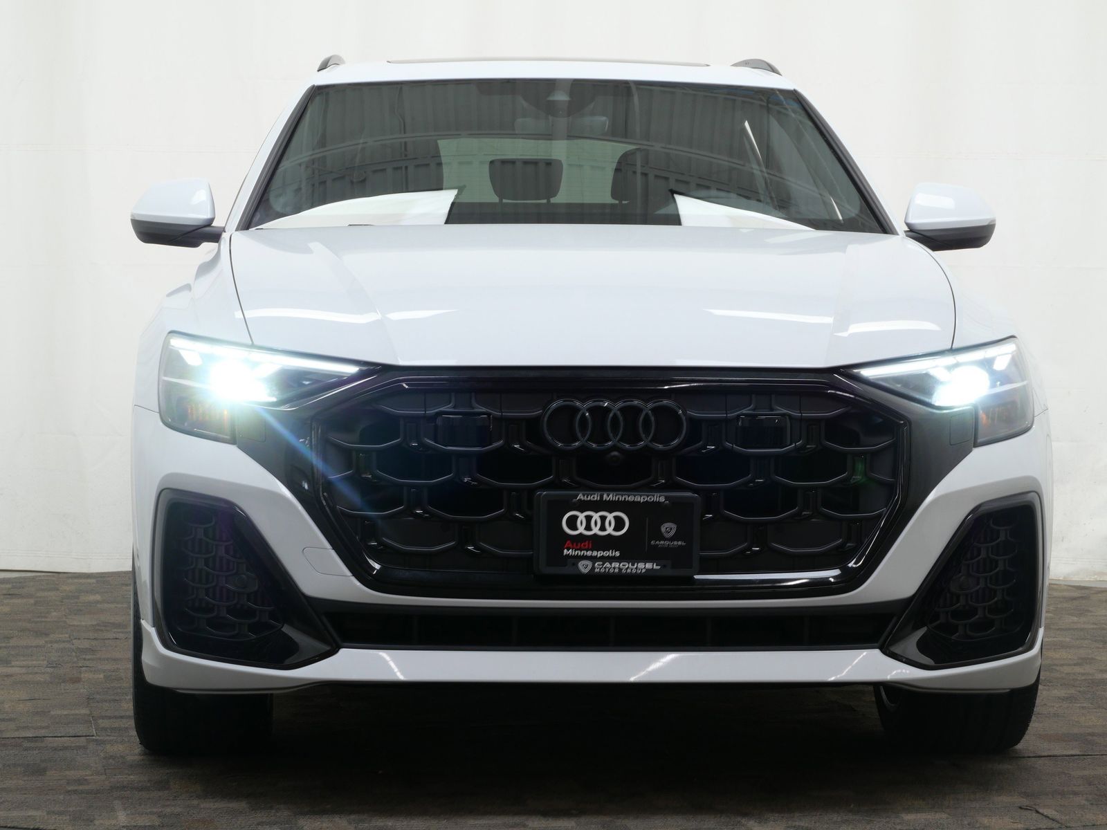 Thumbnail: 2026 Audi Q8 - 9