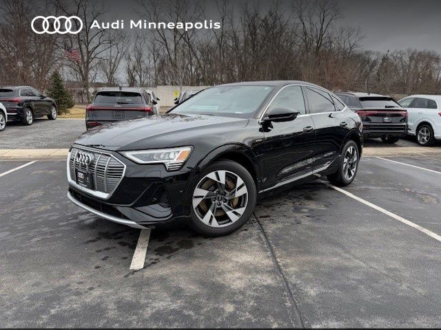 Thumbnail: 2023 Audi e-tron S - 1