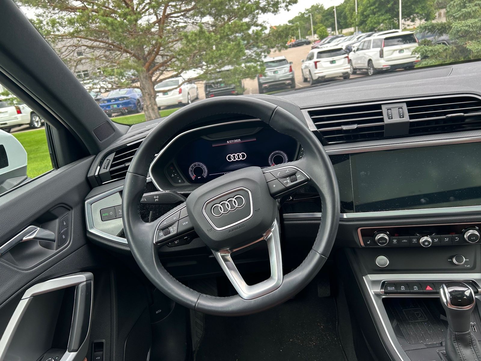Thumbnail: 2020 Audi Q3 - 10