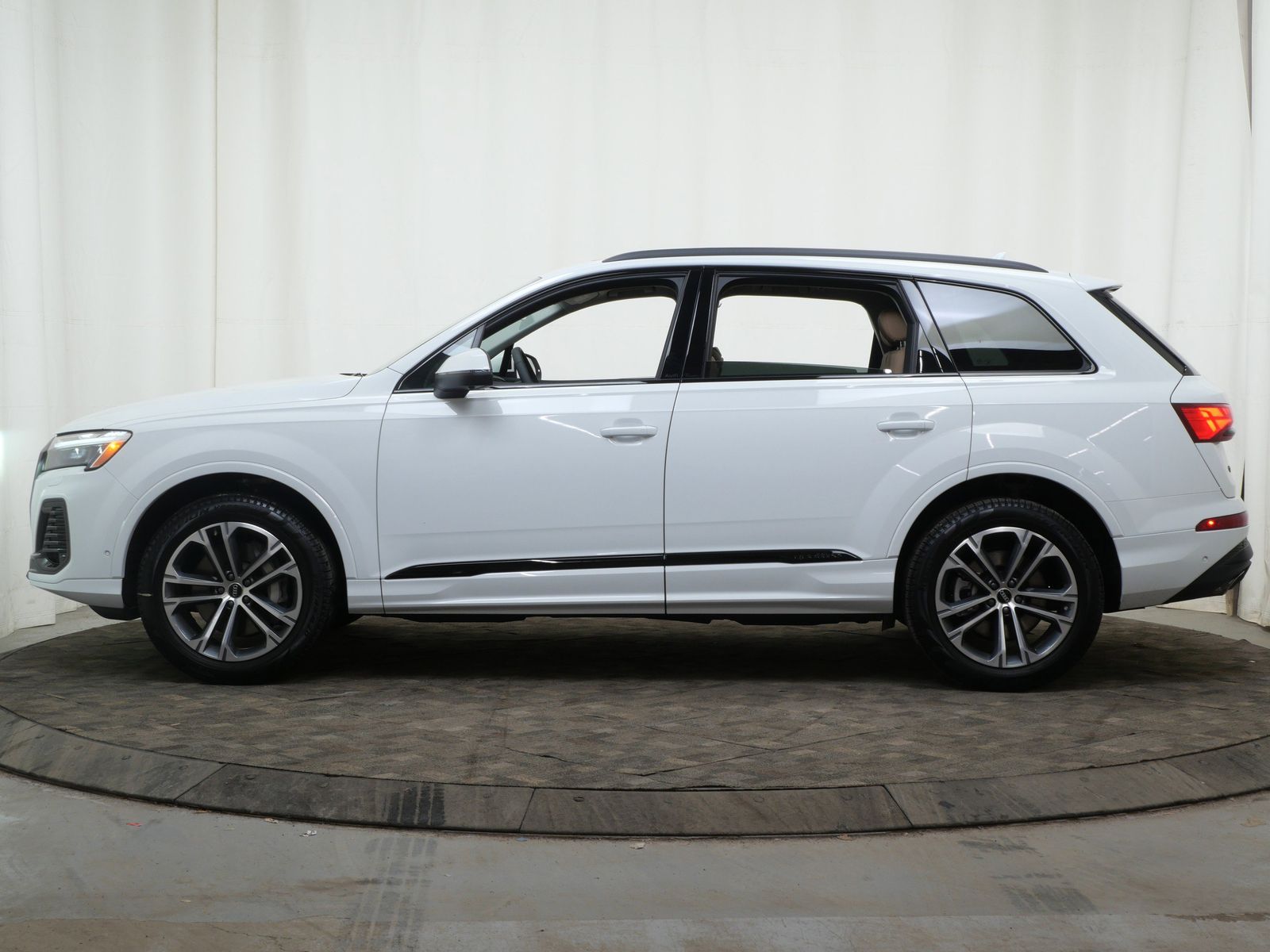 Thumbnail: 2026 Audi Q7 - 3