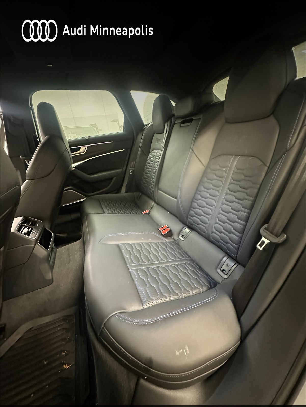 Thumbnail: 2025 Audi RS 6 - 12