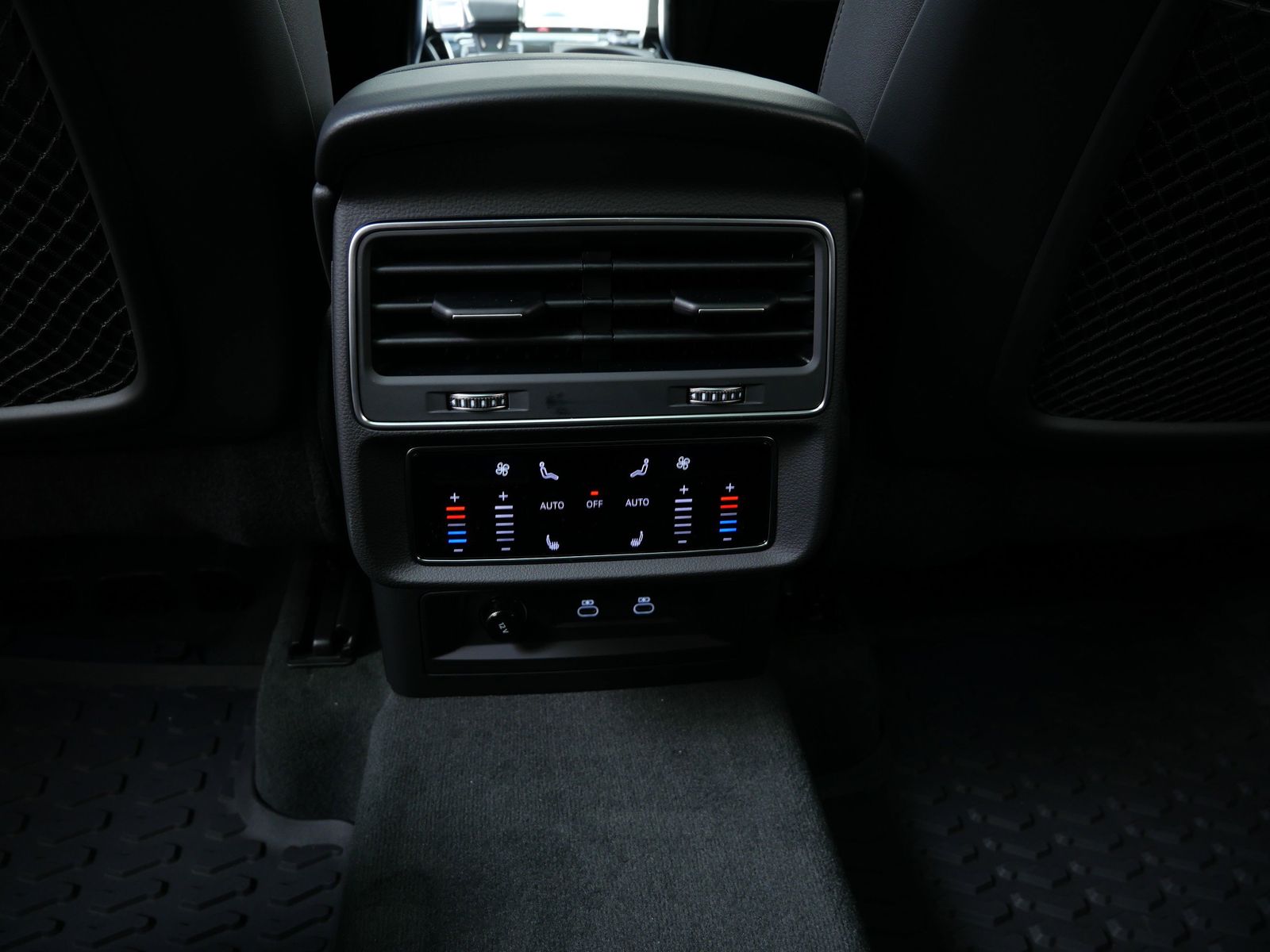 Thumbnail: 2026 Audi Q7 - 14