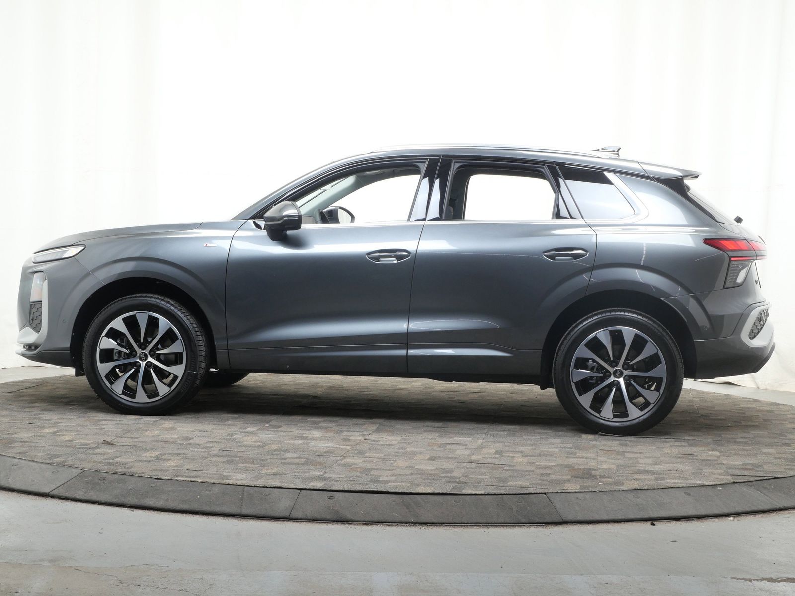 Thumbnail: 2026 Audi Q3 - 3