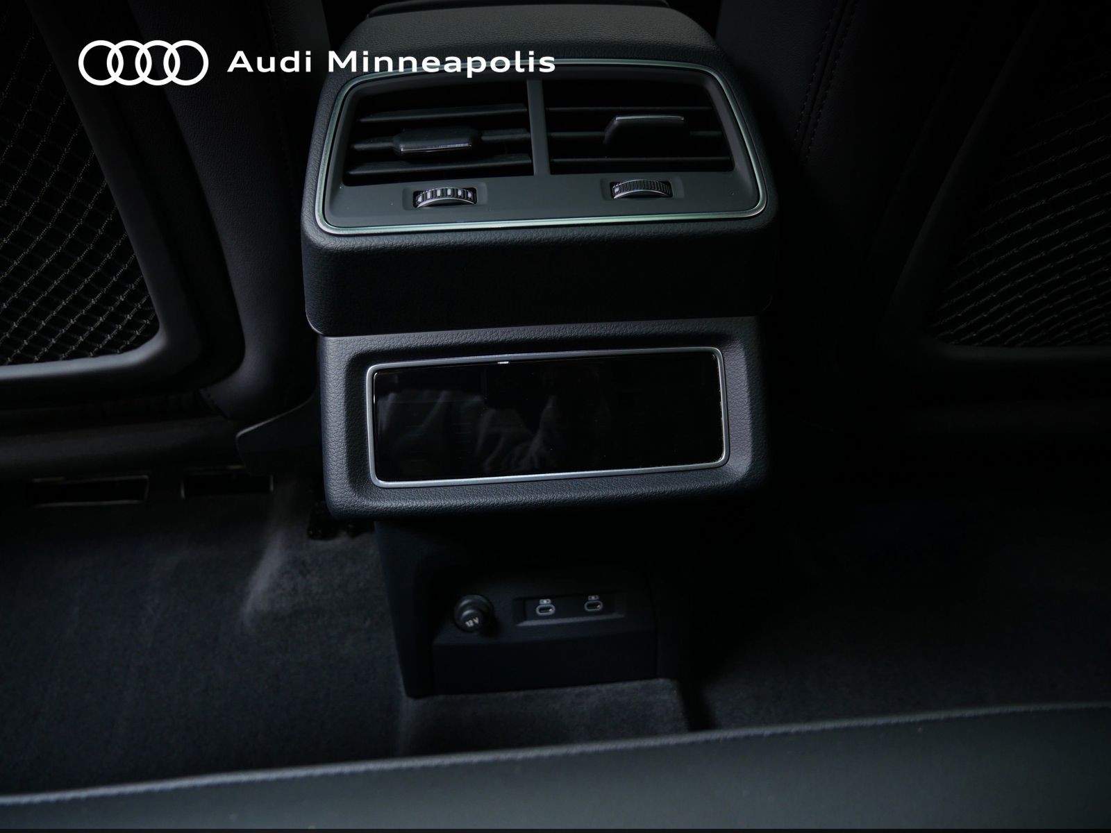 Thumbnail: 2024 Audi Q8 e-tron - 17