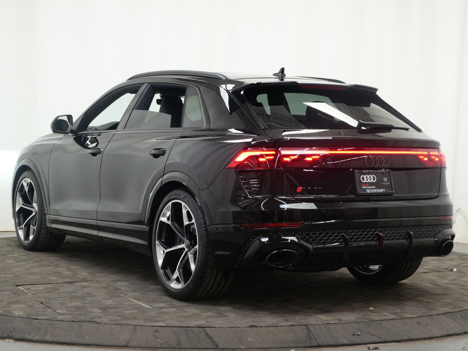 Thumbnail: 2026 Audi RS Q8 - 4