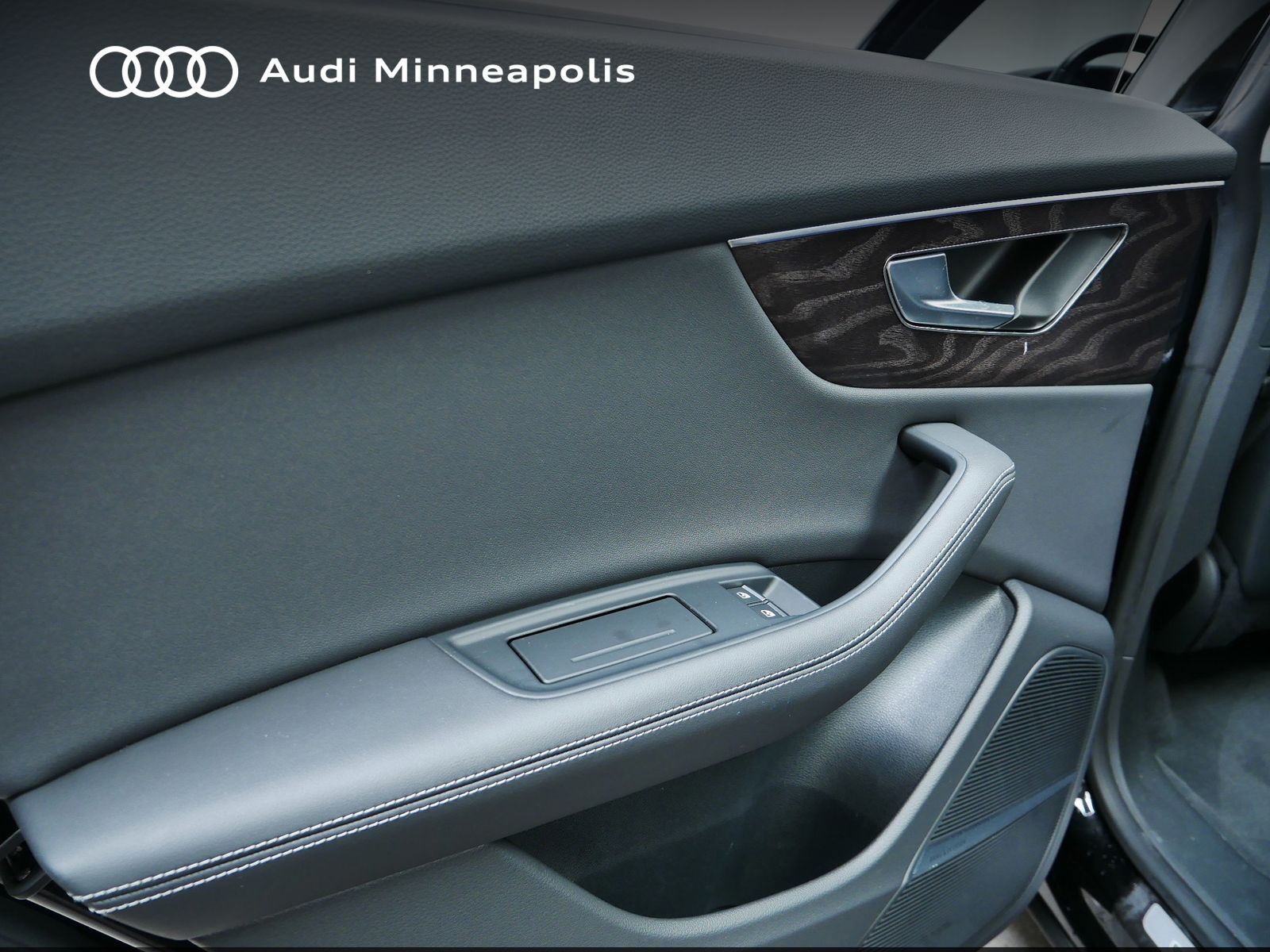 Thumbnail: 2023 Audi Q8 - 15