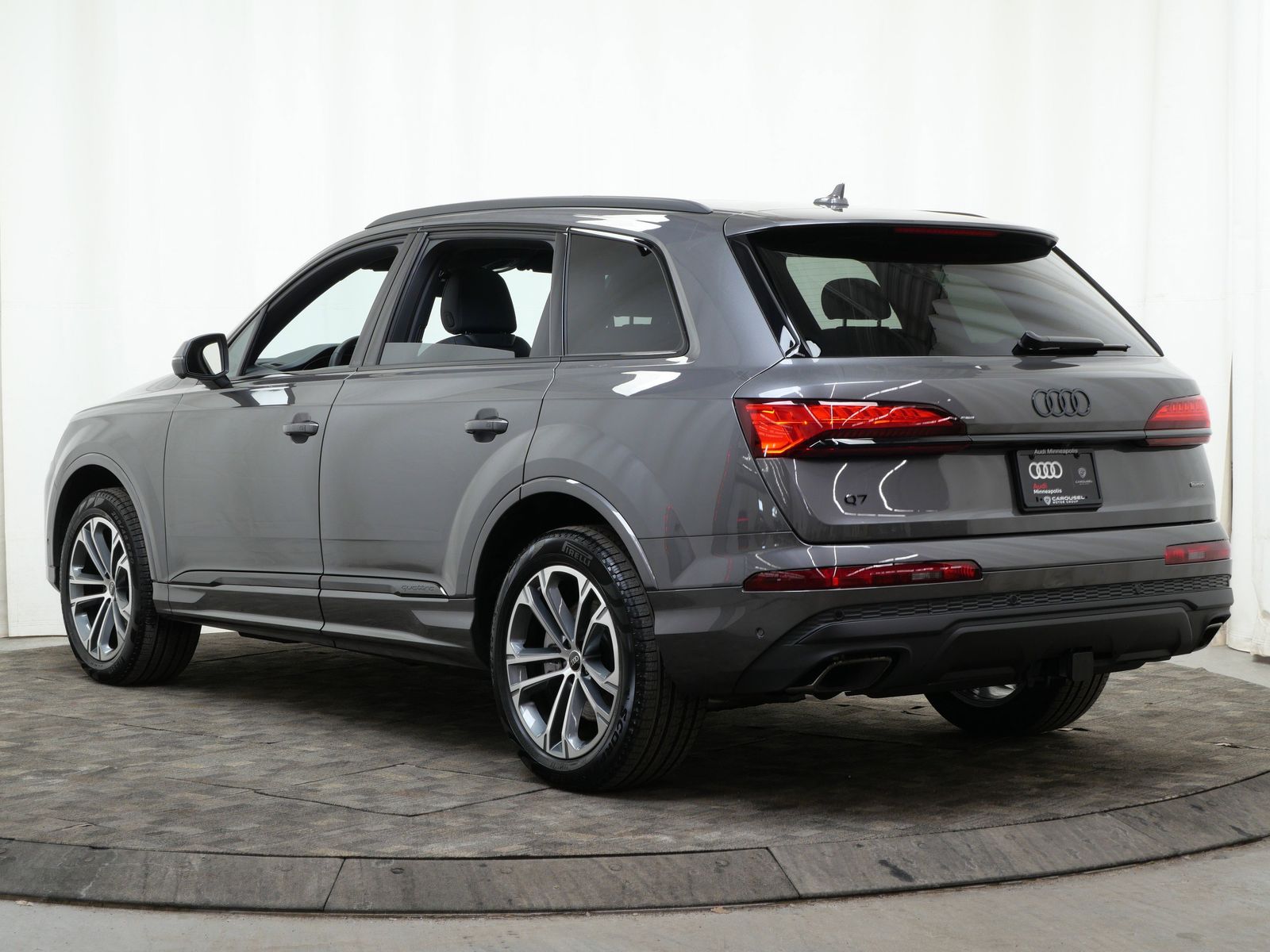 Thumbnail: 2026 Audi Q7 - 4