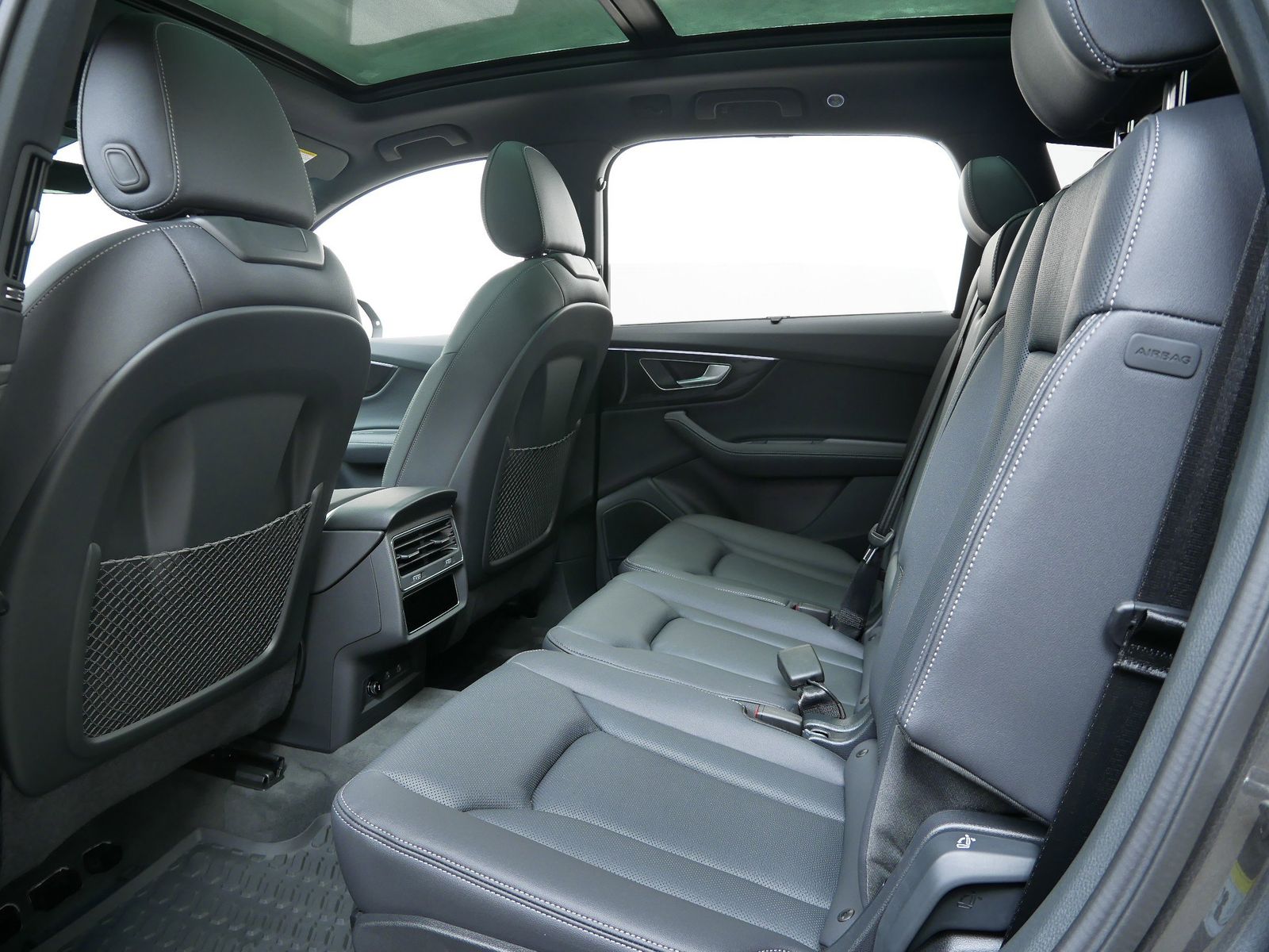 Thumbnail: 2026 Audi Q7 - 11