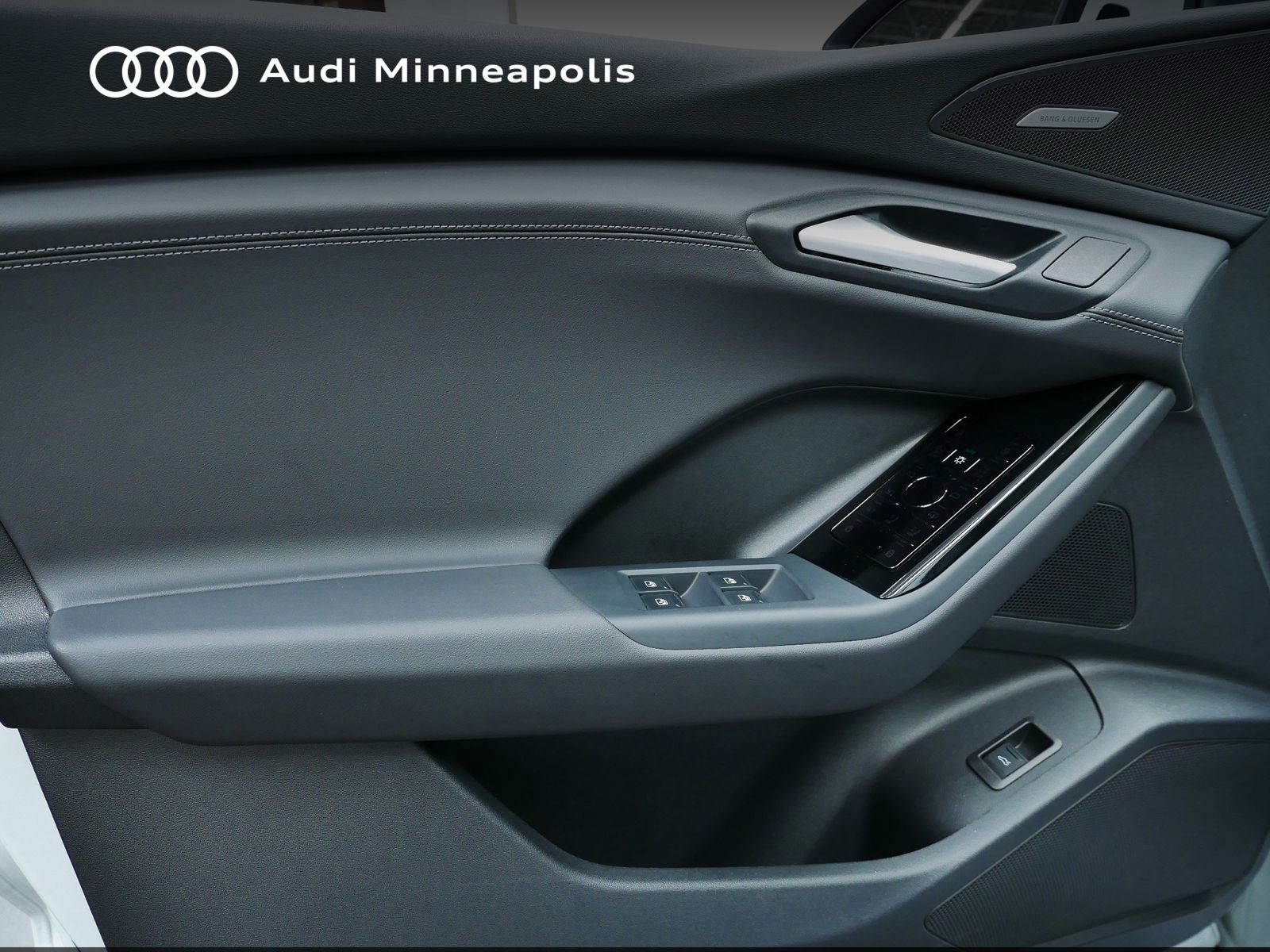 Thumbnail: 2025 Audi Q6 e-tron - 9