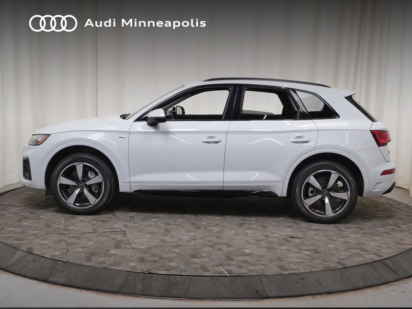 Thumbnail: 2023 Audi Q5 - 3