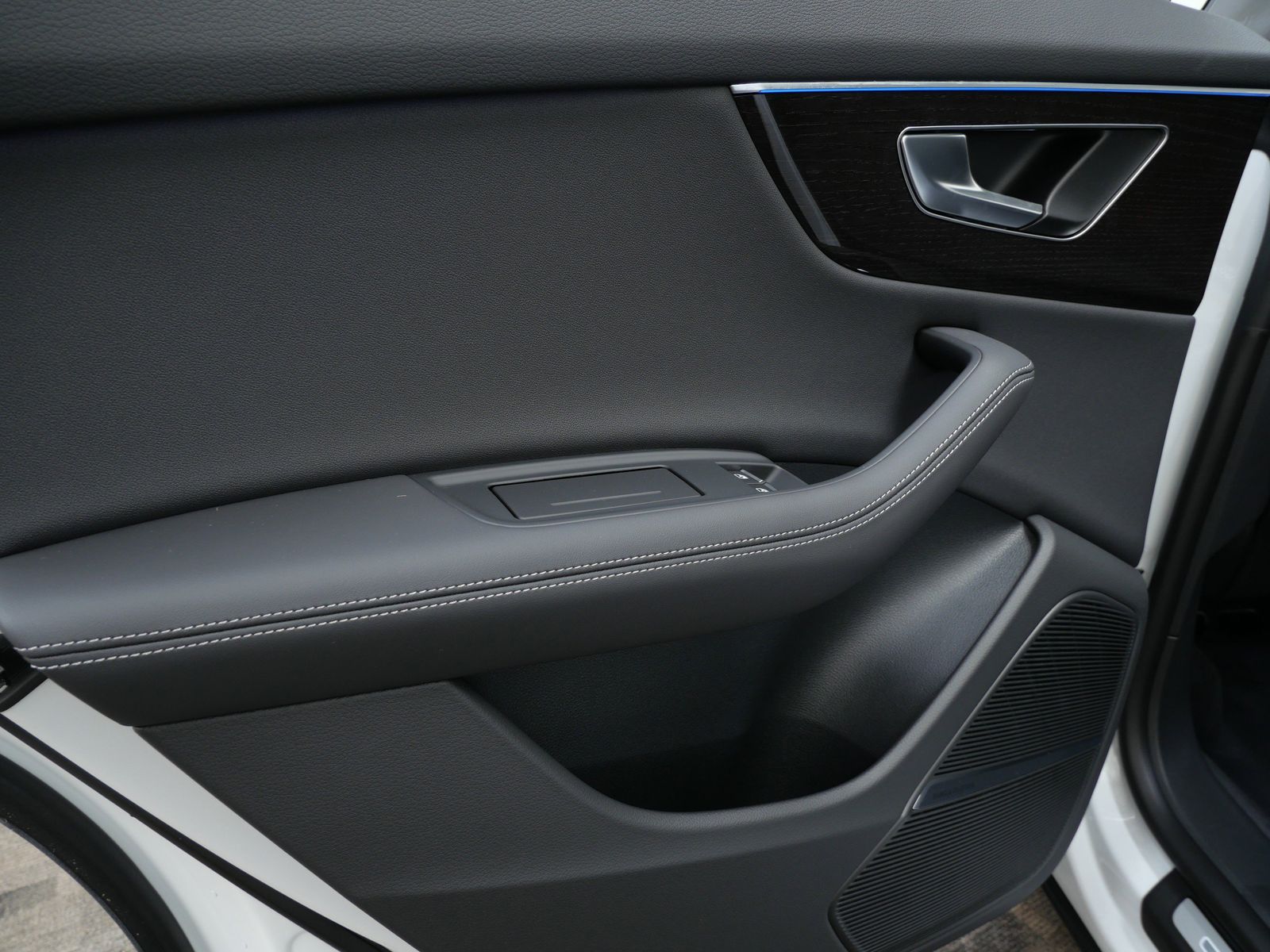 Thumbnail: 2026 Audi Q8 - 12