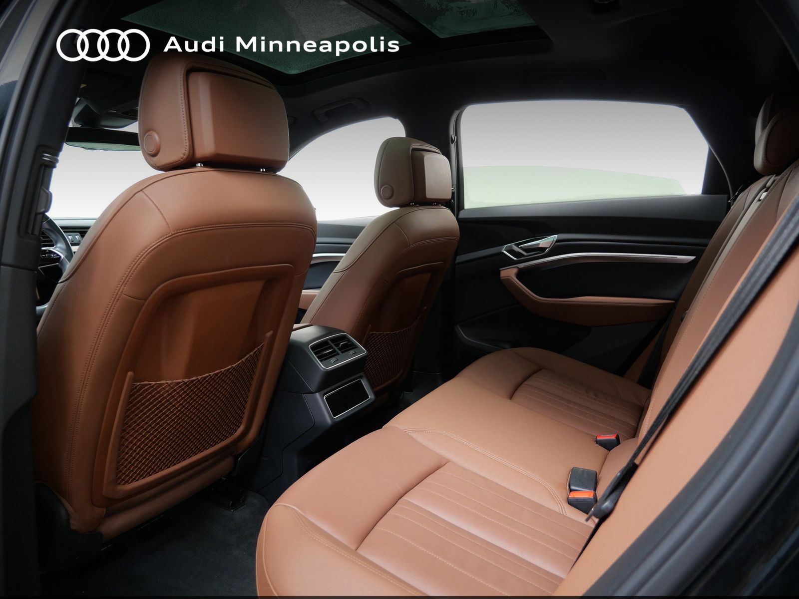 Thumbnail: 2022 Audi e-tron S - 14