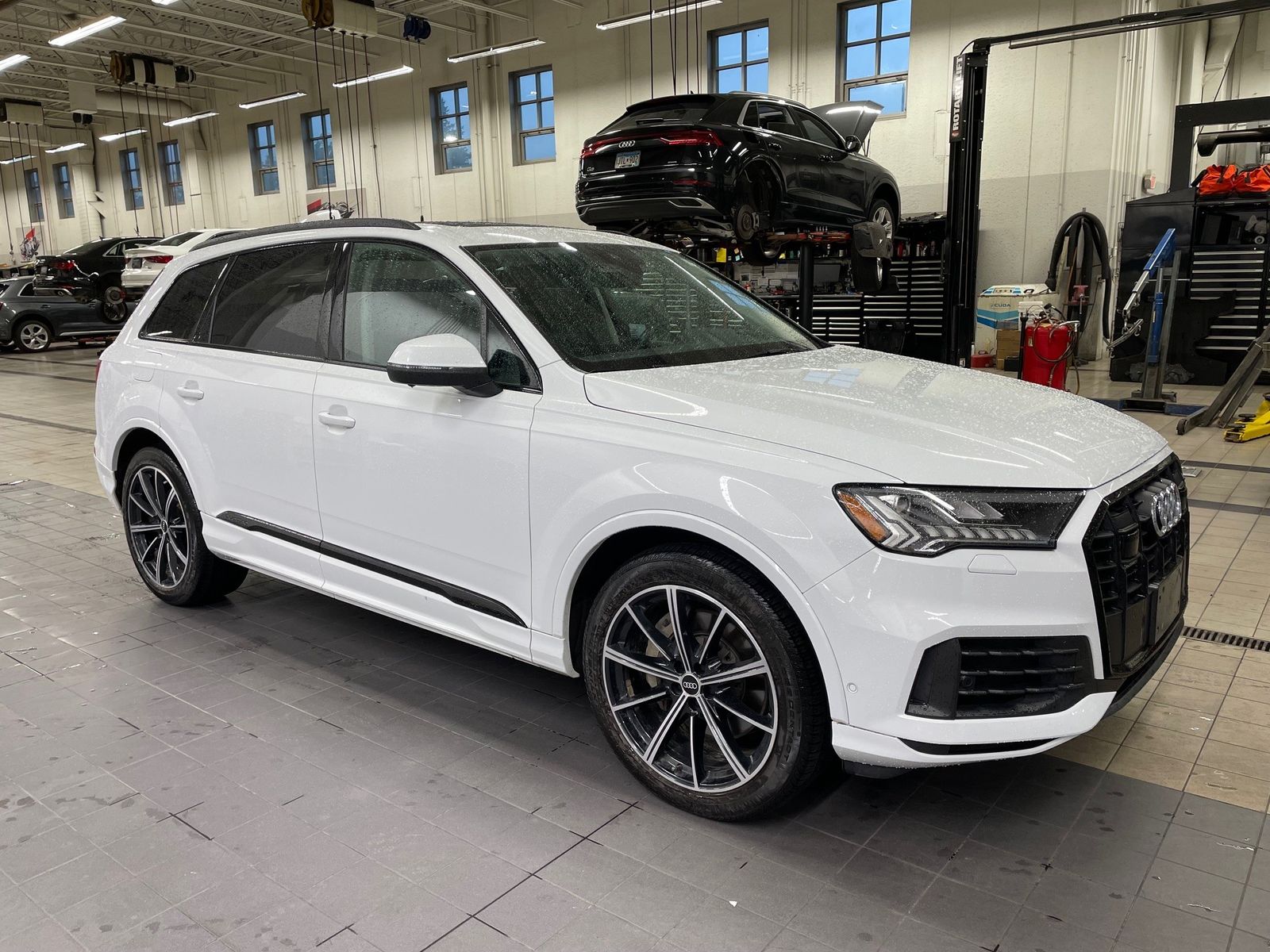 Thumbnail: 2021 Audi Q7 - 1