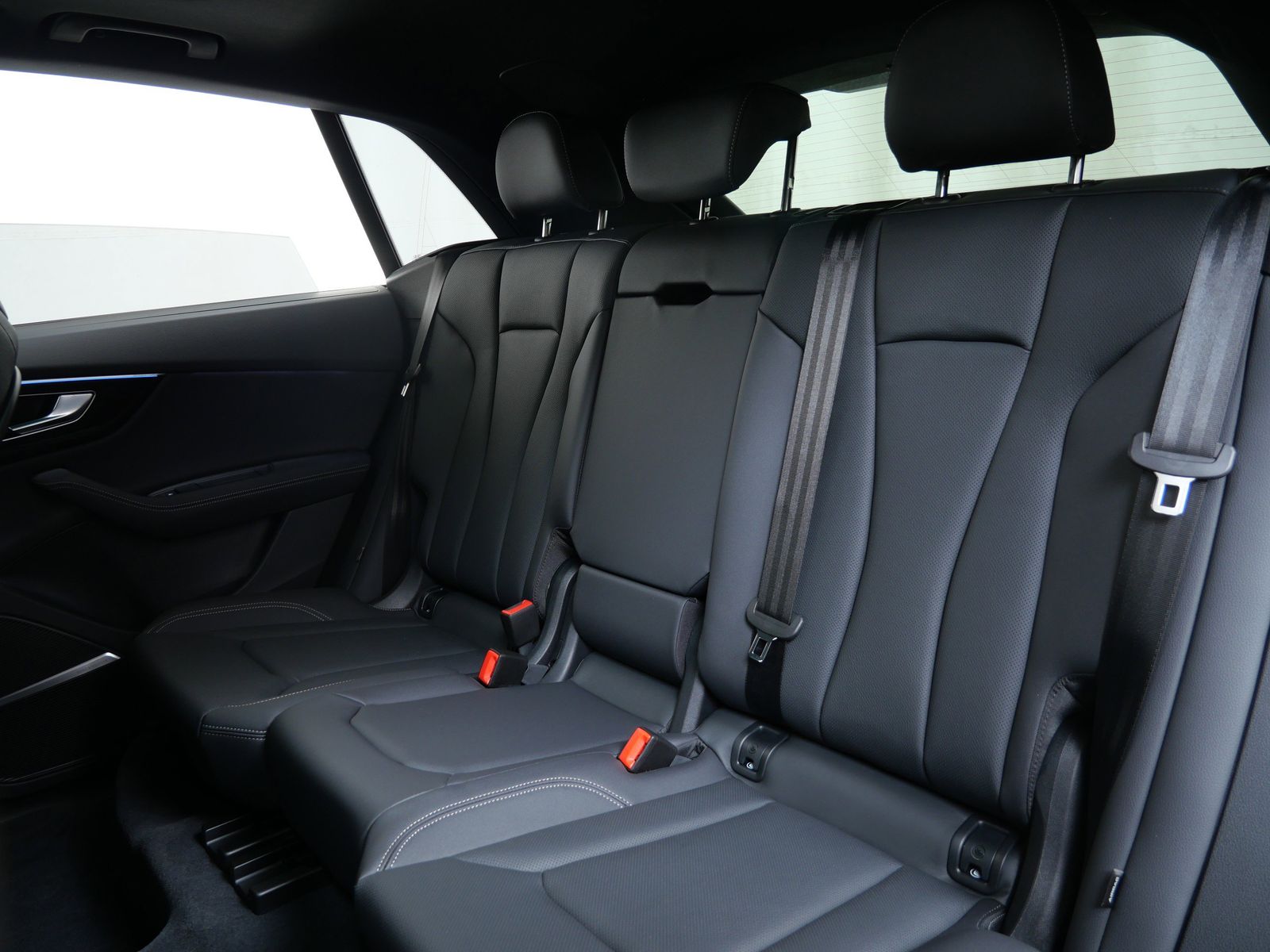 Thumbnail: 2026 Audi Q8 - 13