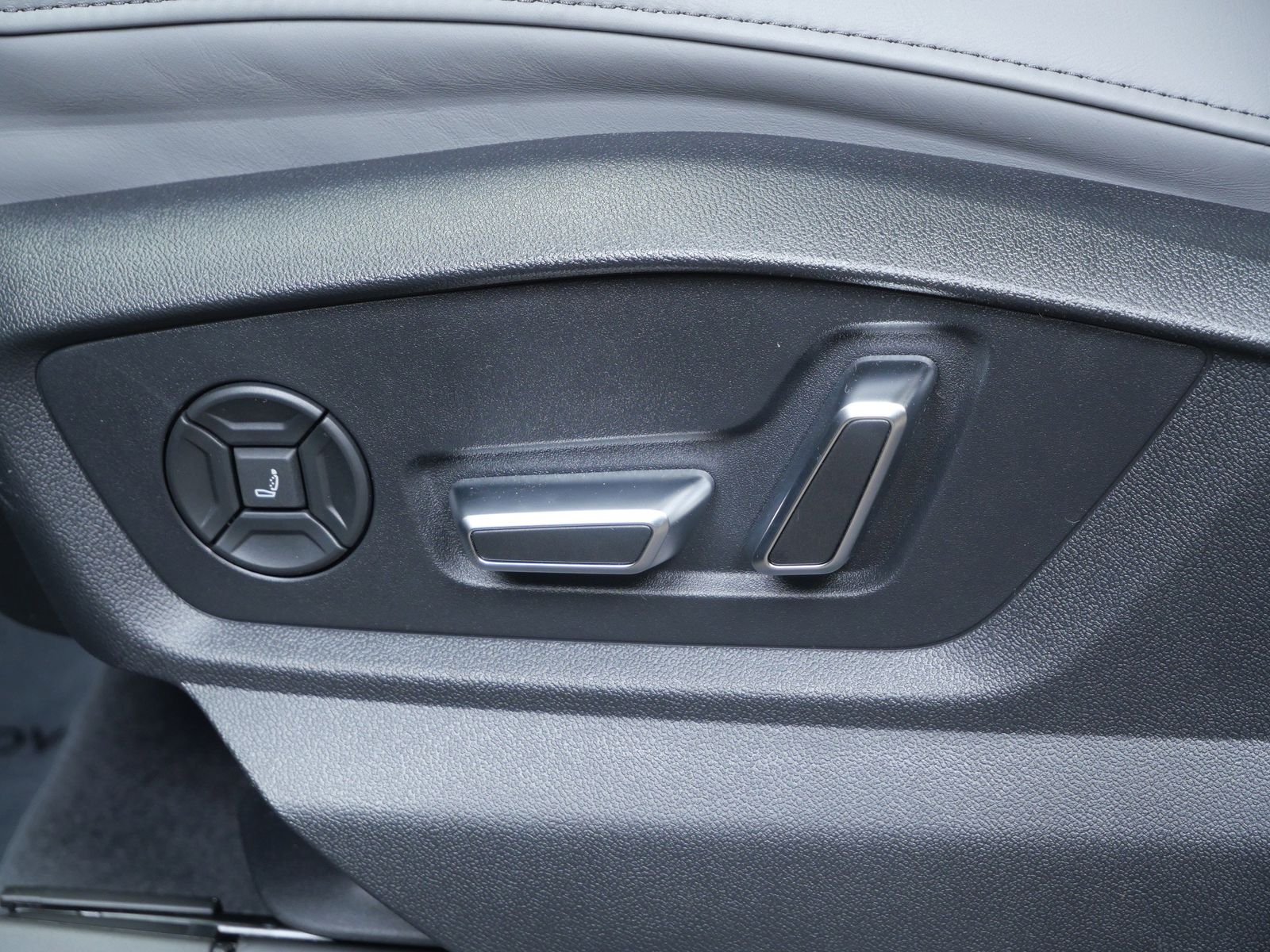 Thumbnail: 2026 Audi SQ7 - 11