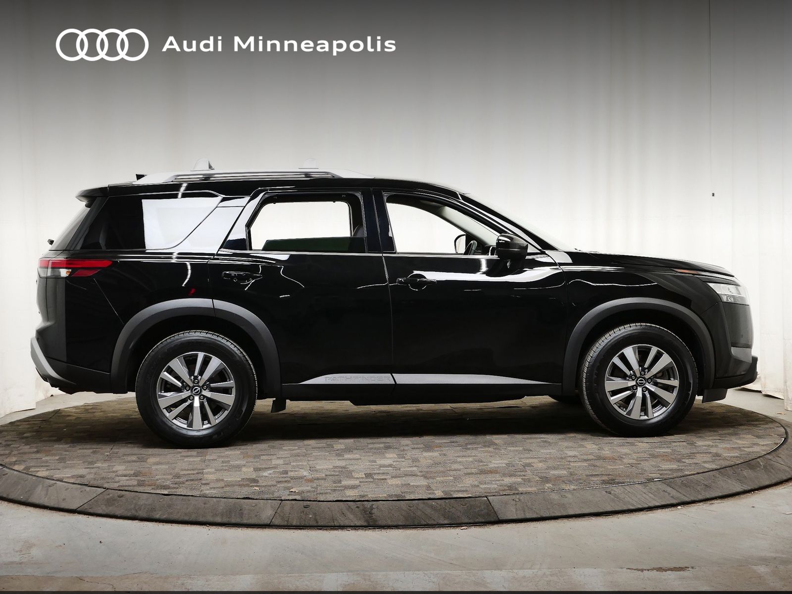 Thumbnail: 2023 Nissan Pathfinder - 9