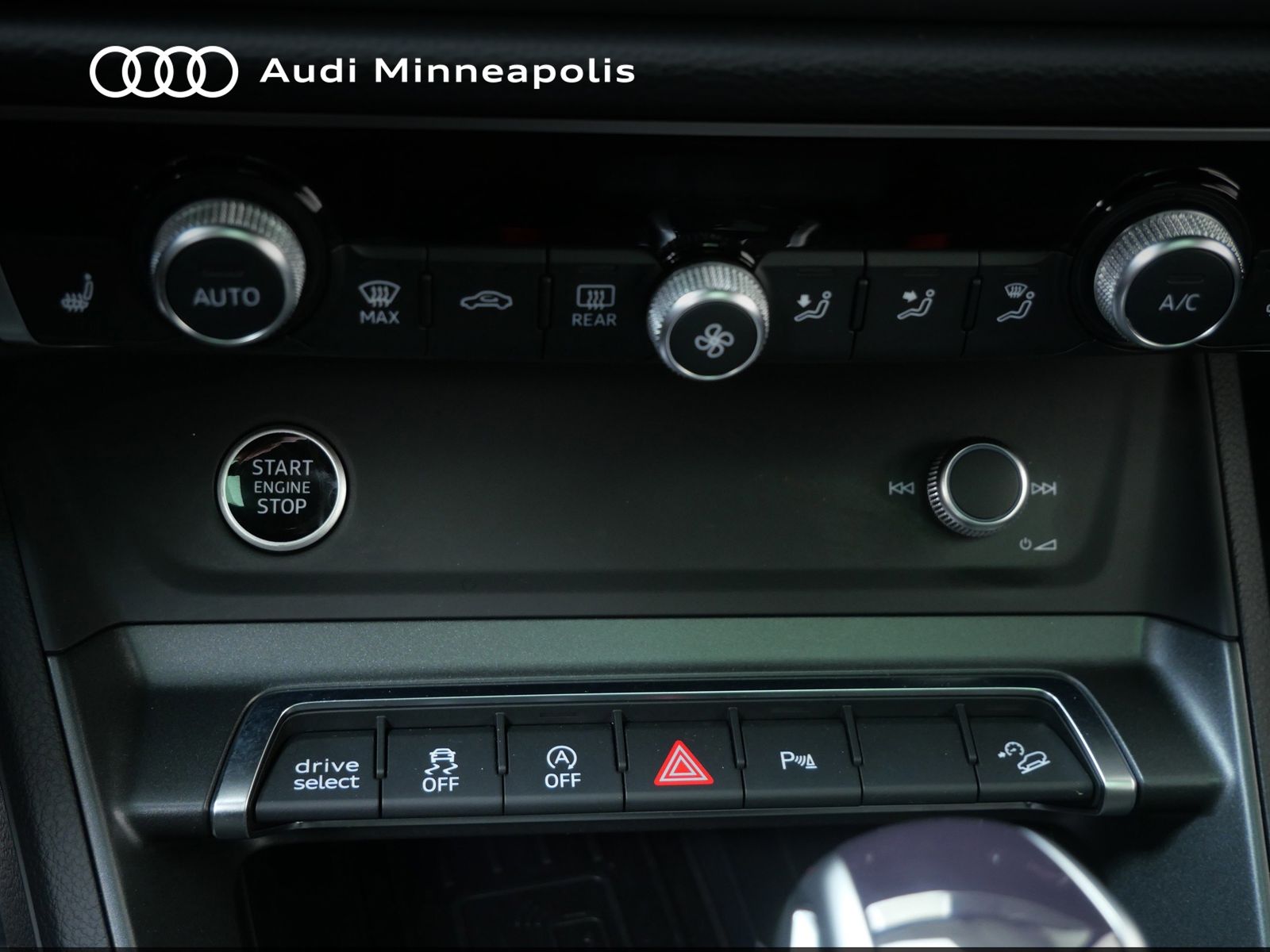 Thumbnail: 2023 Audi Q3 - 23