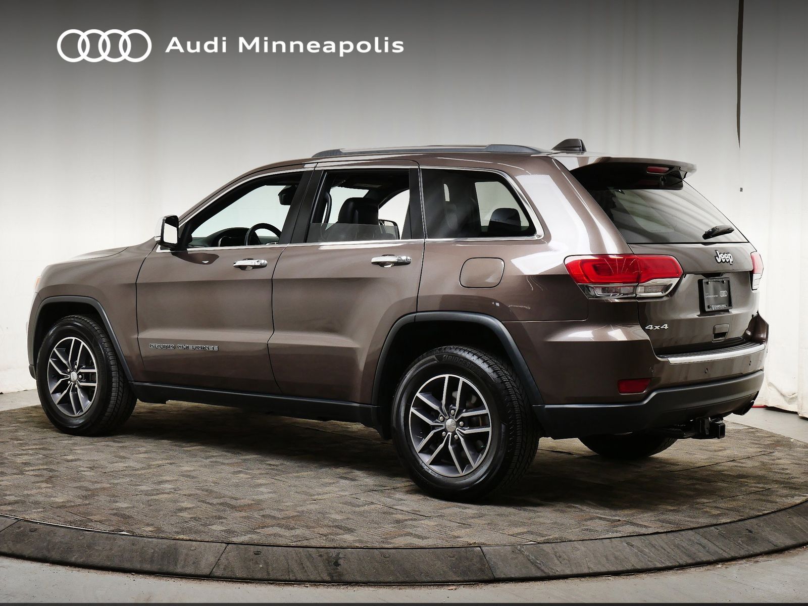 Thumbnail: 2017 Jeep Grand Cherokee - 4