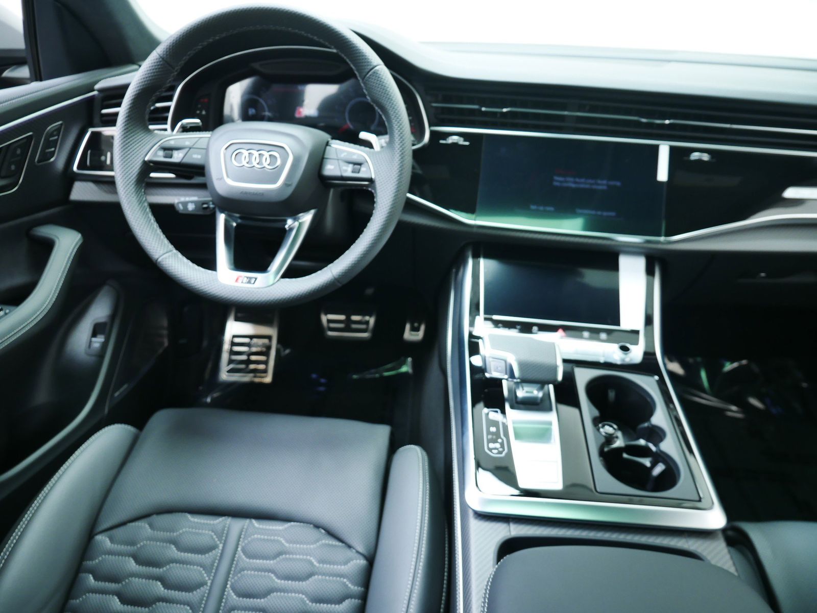 Thumbnail: 2025 Audi RS Q8 - 13