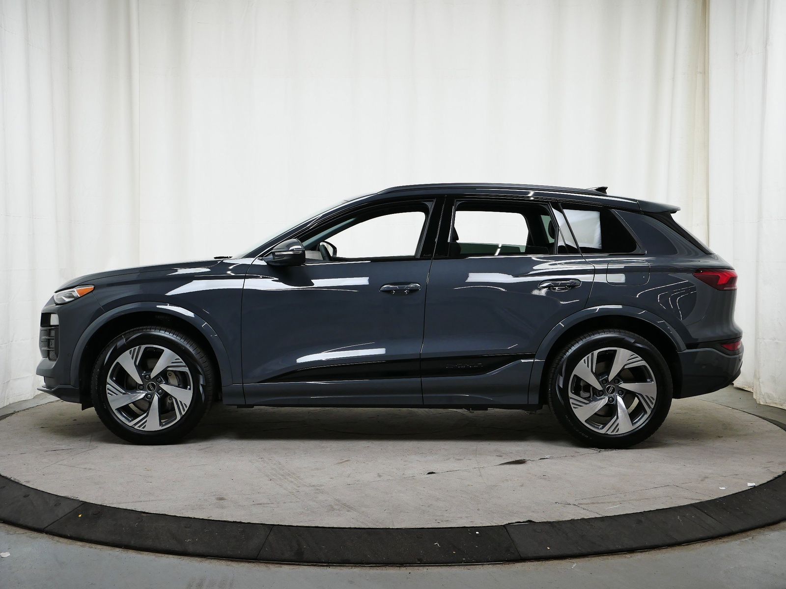 2025 Audi Q6 E-tron Premium photo 3