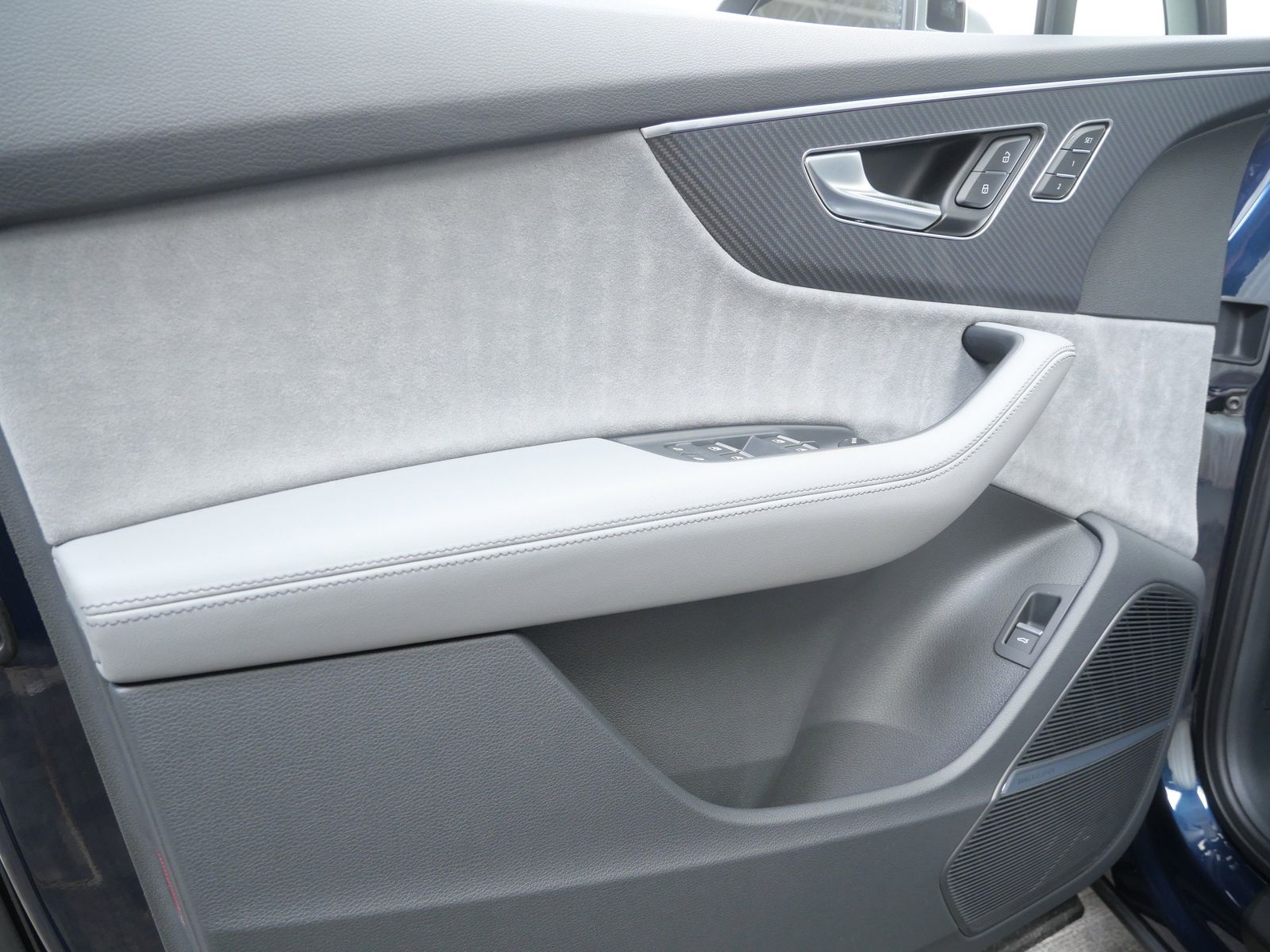 Thumbnail: 2026 Audi SQ7 - 10