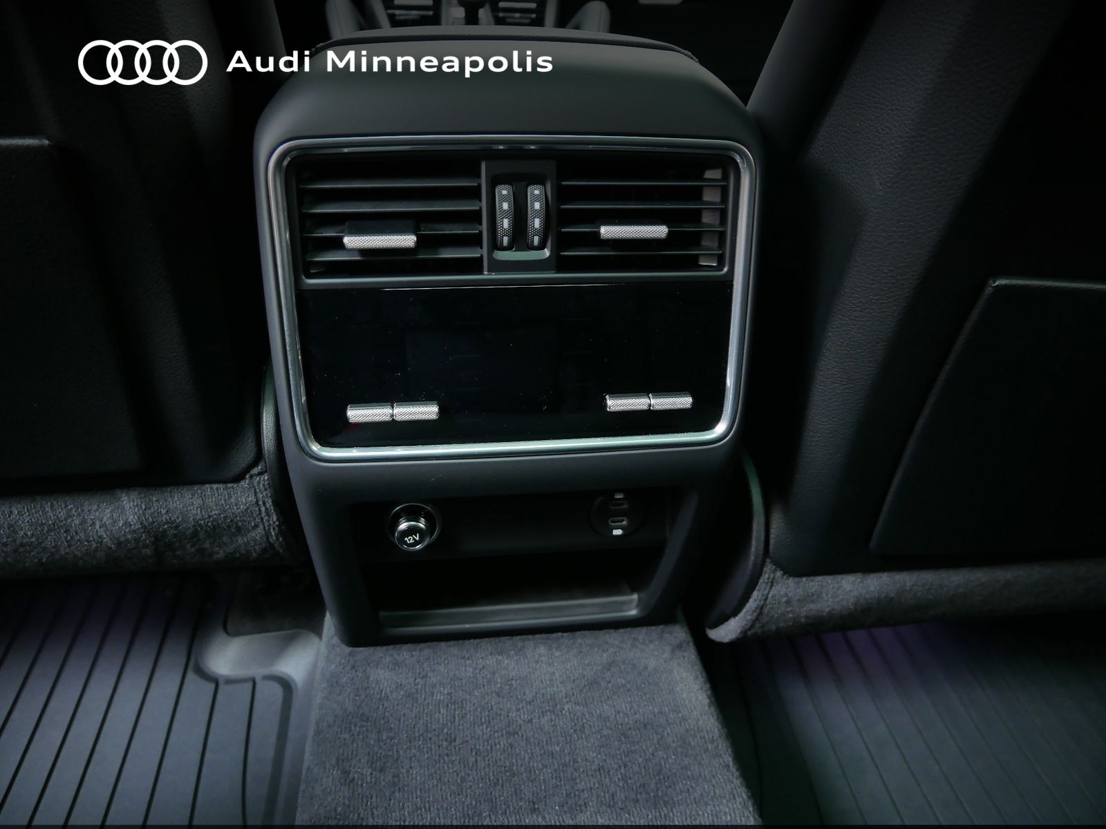 Thumbnail: 2022 Porsche Cayenne - 16